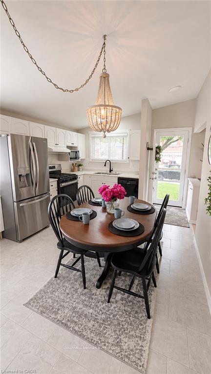 Photo 4 of 241 Thorner Drive, Hamilton, Thorner — HOMEH