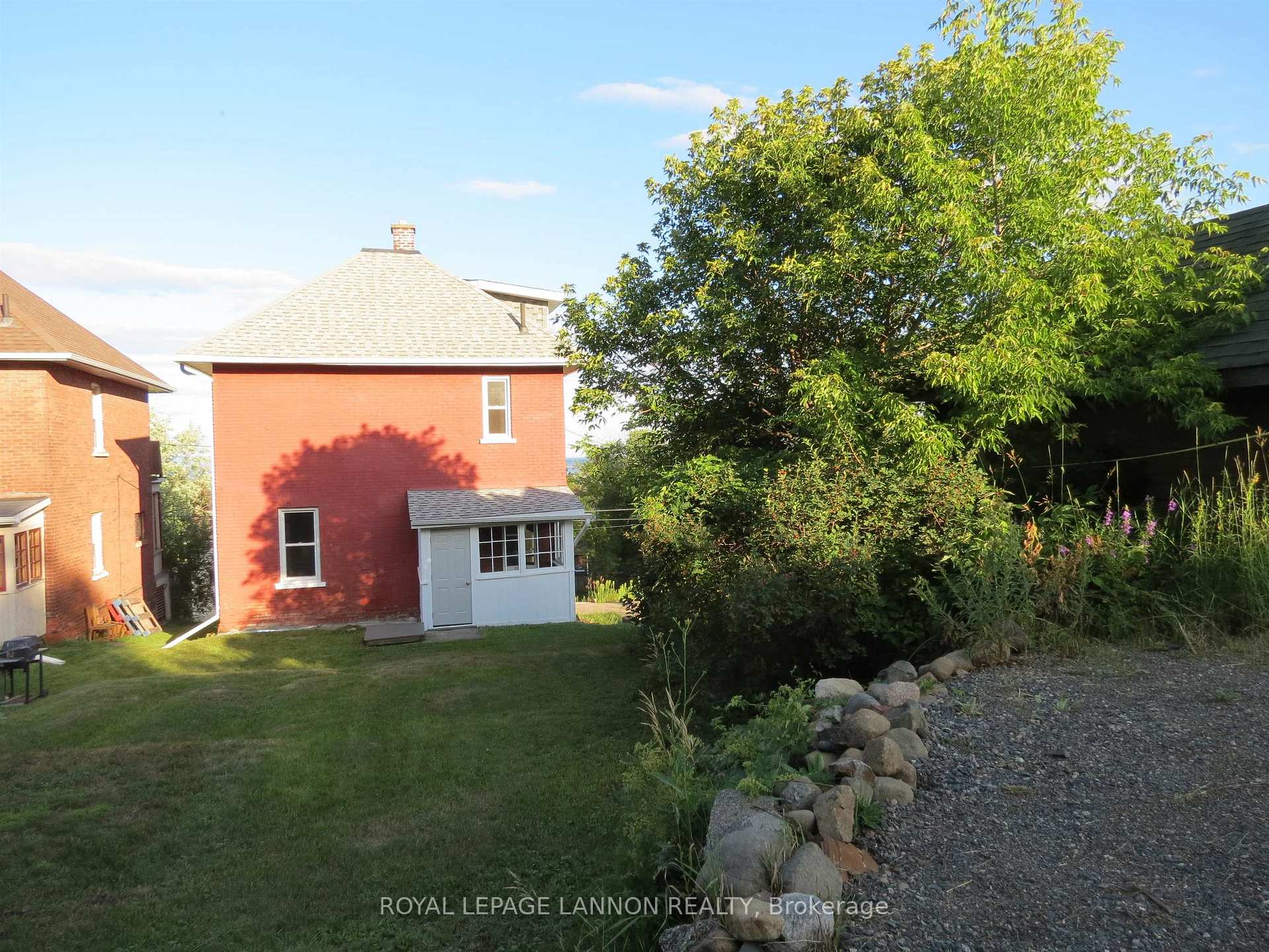 Photo 6 of 4 Crown Street, Thunder Bay, Court / Cumberland — HOMEH