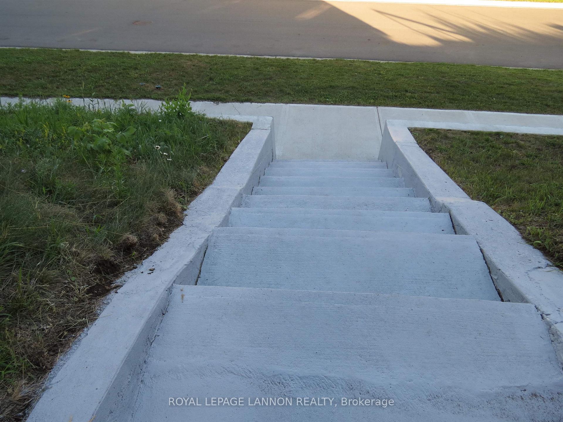 Photo 11 of 4 Crown Street, Thunder Bay, Court / Cumberland — HOMEH
