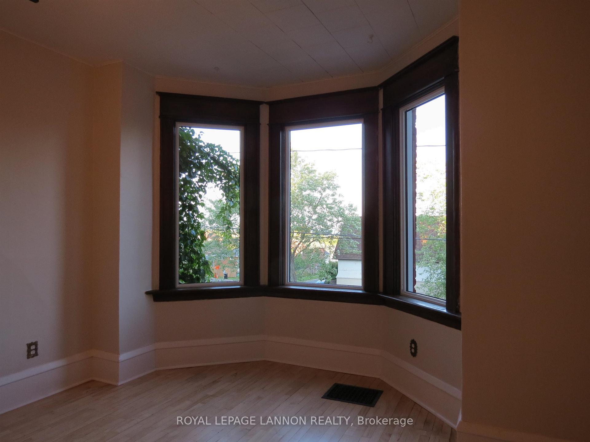 Photo 13 of 4 Crown Street, Thunder Bay, Court / Cumberland — HOMEH