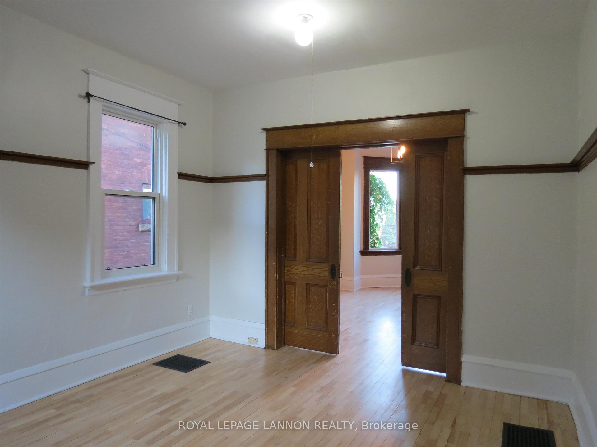 Photo 15 of 4 Crown Street, Thunder Bay, Court / Cumberland — HOMEH