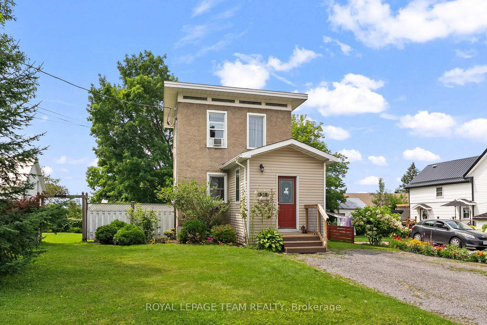 Front of 544 Mackay Street
