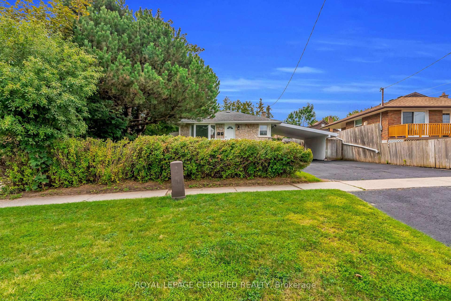 Photo 4 of 301 Geneva Avenue, Oshawa, Lakeview — HOMEH