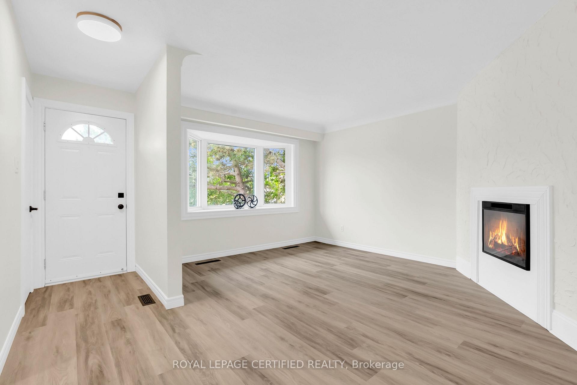 Photo 8 of 301 Geneva Avenue, Oshawa, Lakeview — HOMEH