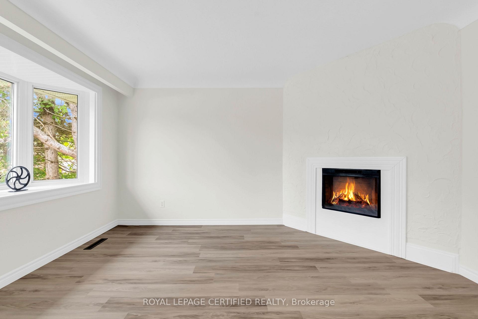 Photo 9 of 301 Geneva Avenue, Oshawa, Lakeview — HOMEH
