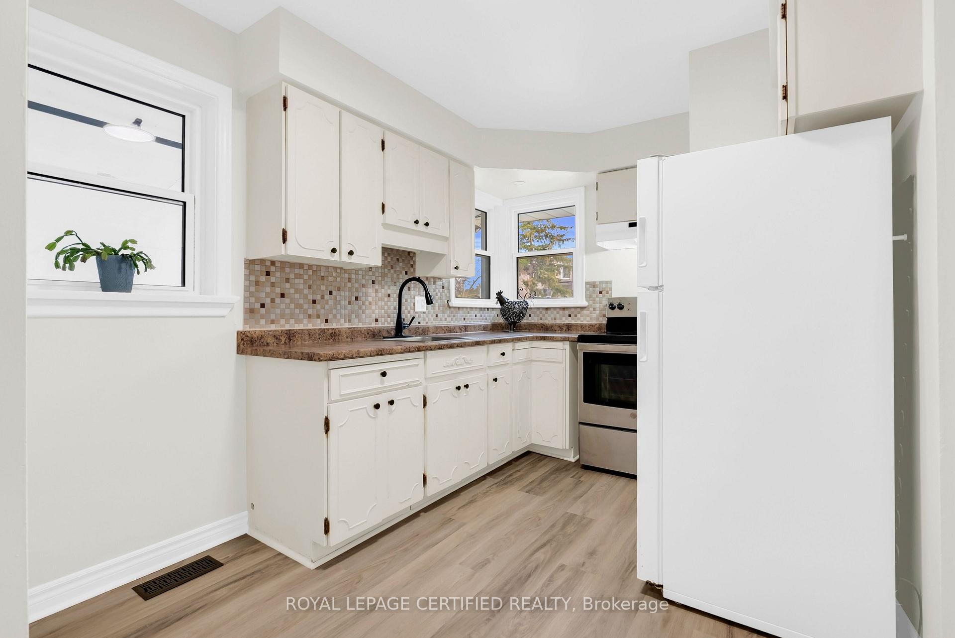 Photo 13 of 301 Geneva Avenue, Oshawa, Lakeview — HOMEH