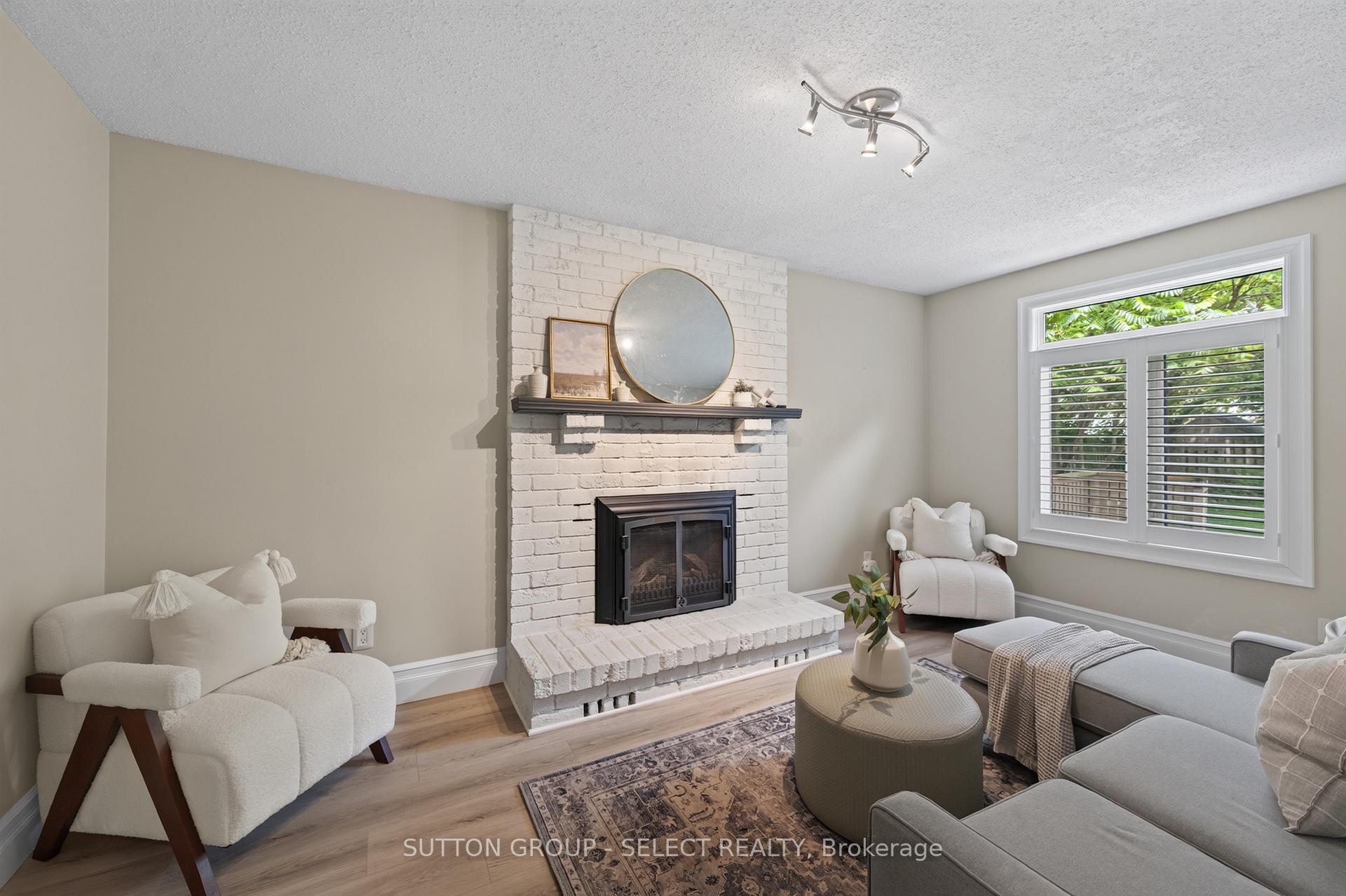 Photo 9 of 12 Banting Crescent, London, North I — HOMEH
