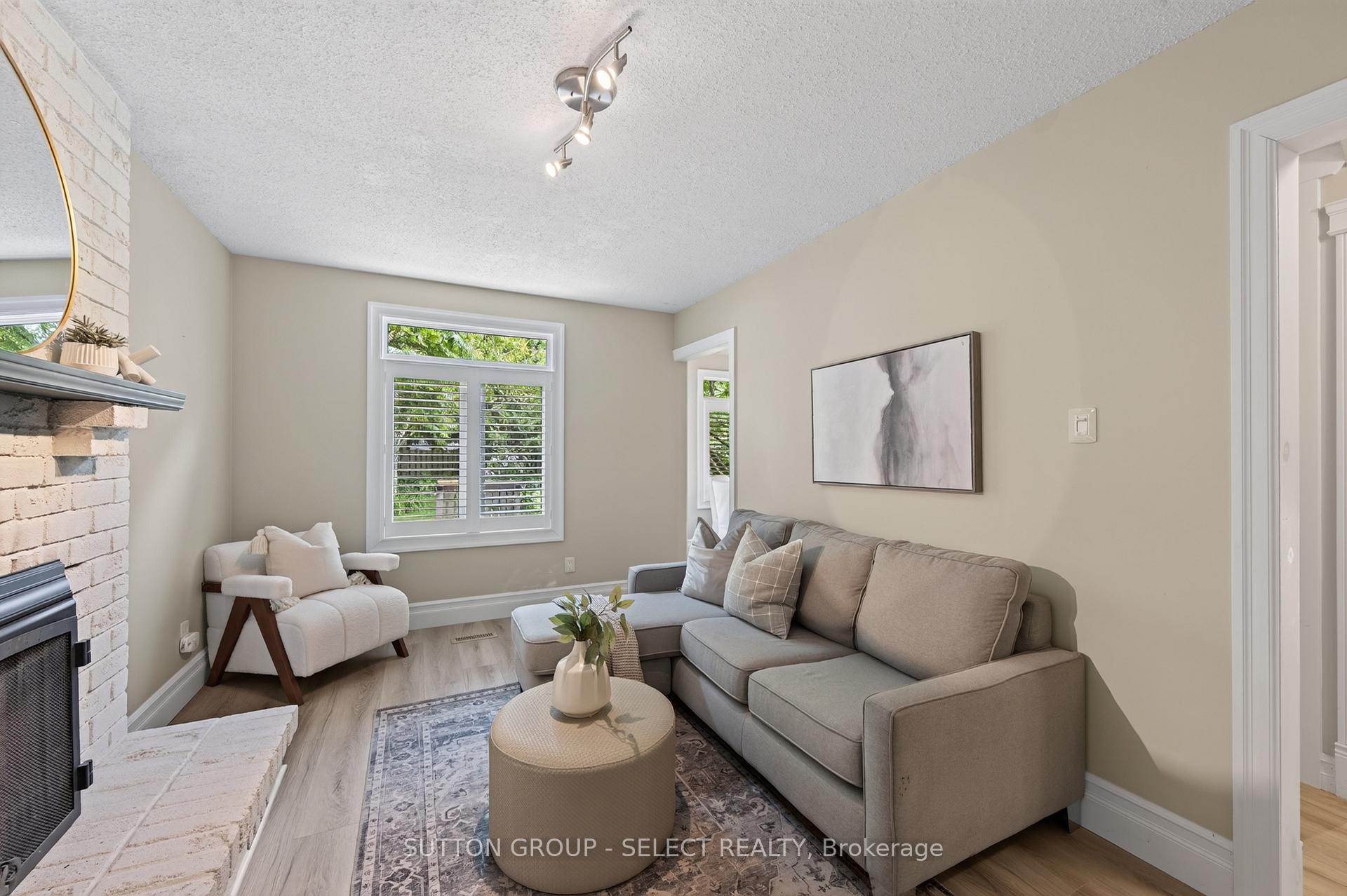 Photo 10 of 12 Banting Crescent, London, North I — HOMEH