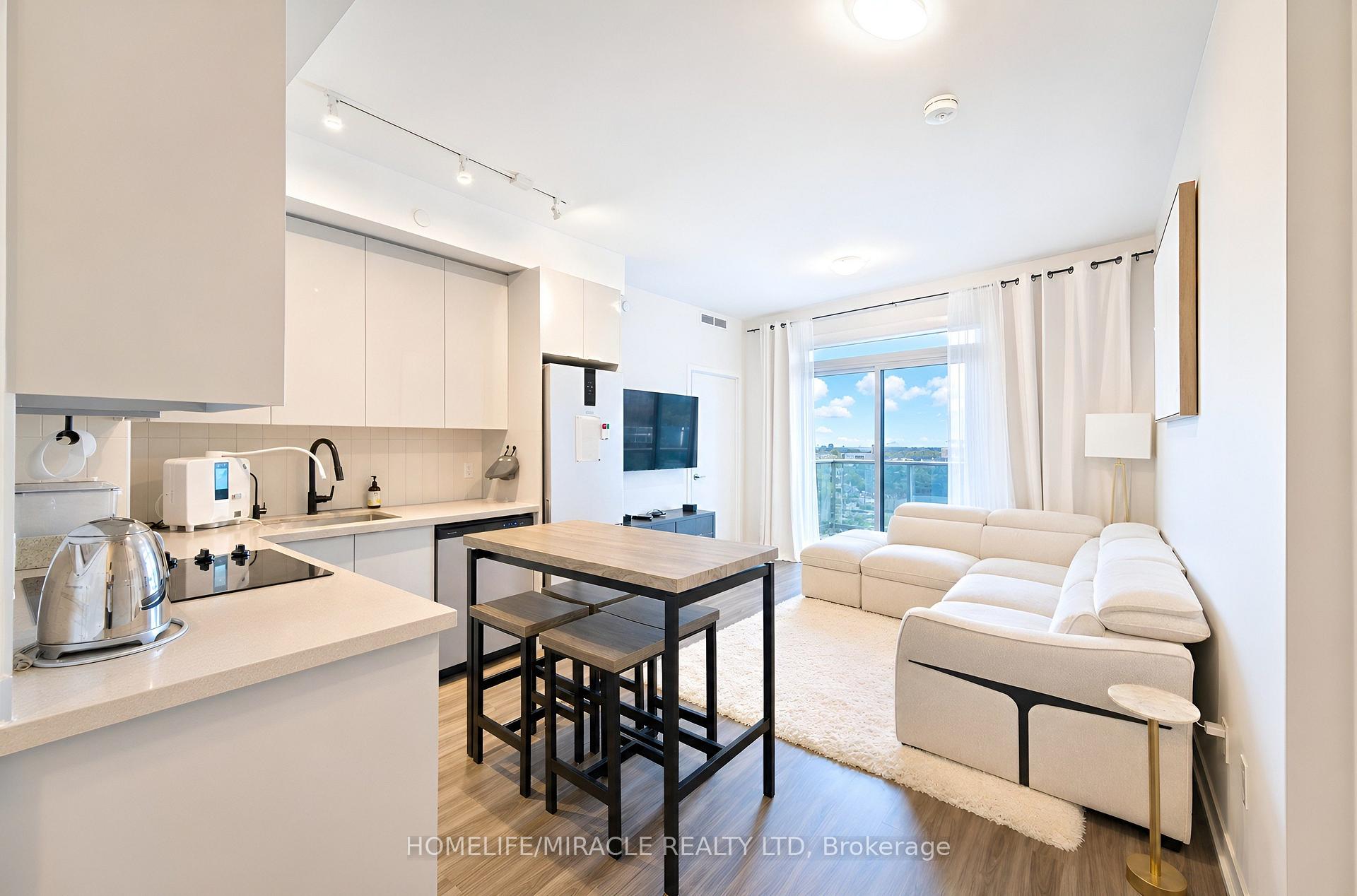 Photo 2 of Unit 813, 10 Abeja Street, Vaughan, Concord — HOMEH