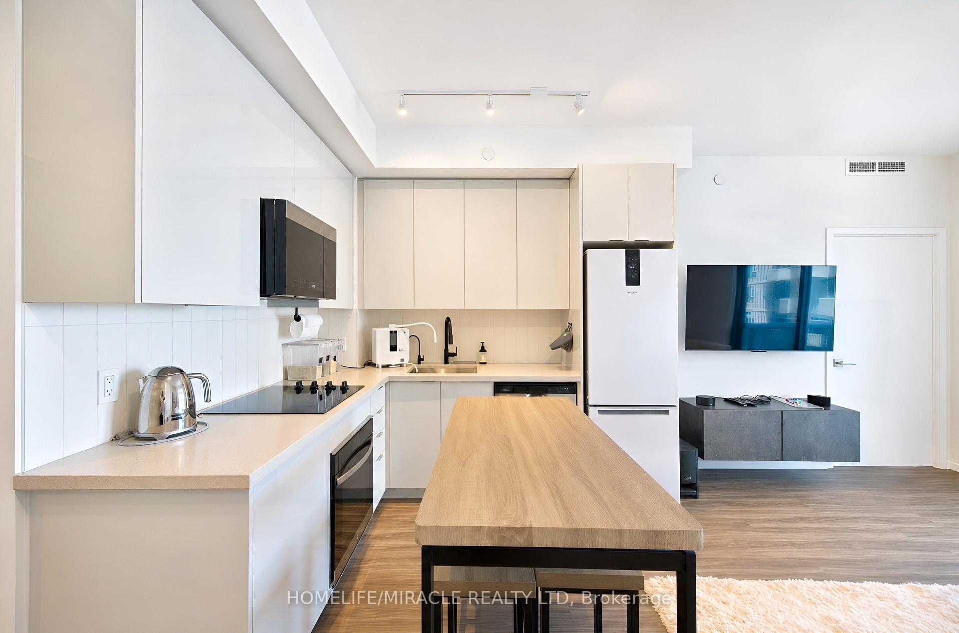 Photo 7 of Unit 813, 10 Abeja Street, Vaughan, Concord — HOMEH