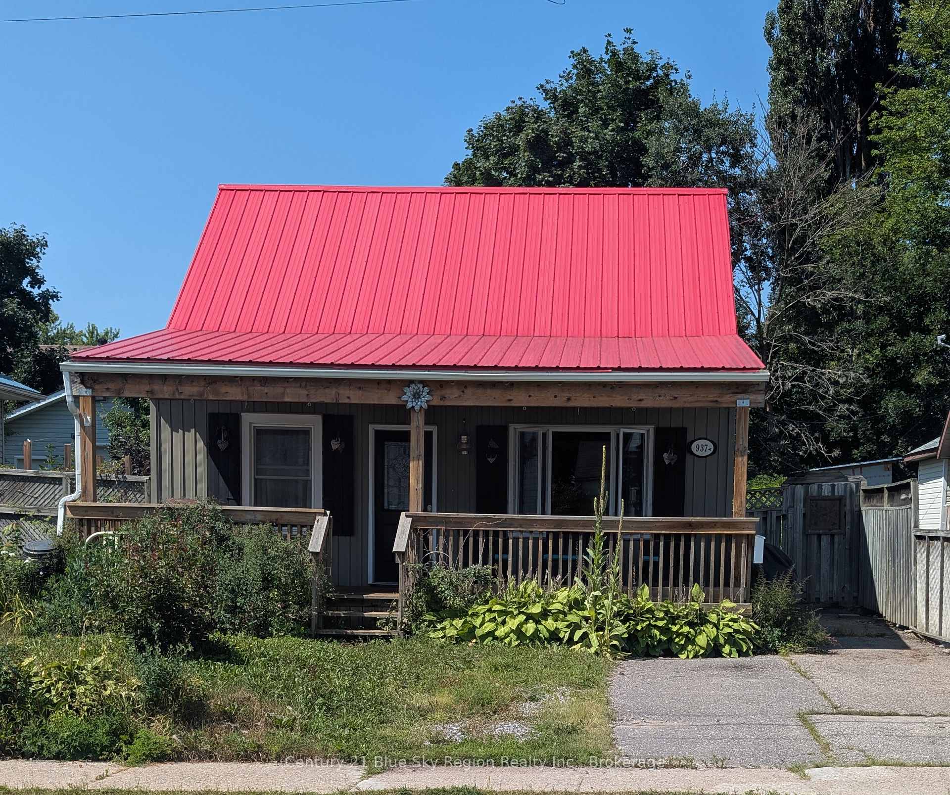 Front of 937 Galt Street