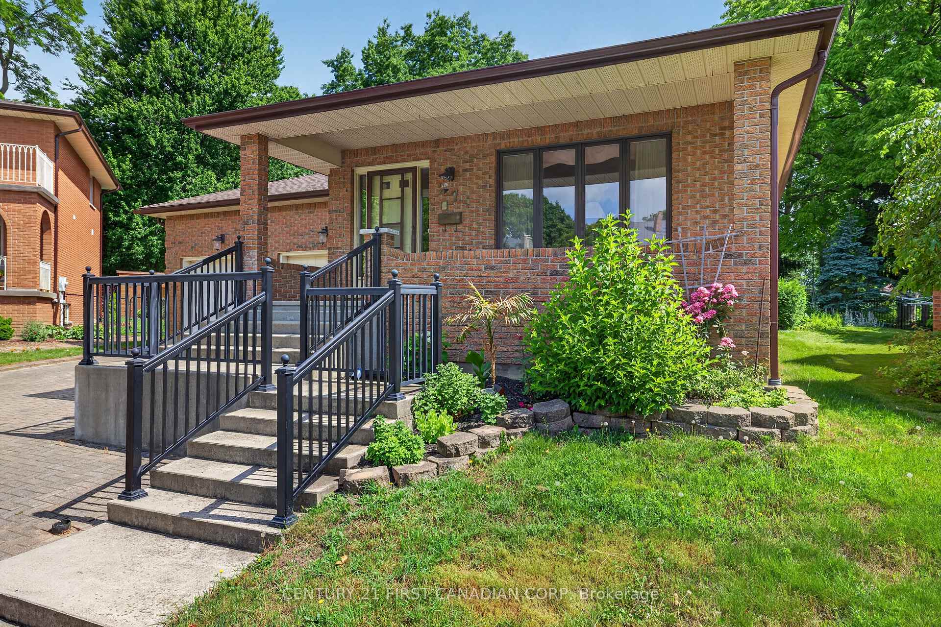 Photo 2 of 27 Stirrup Court, London, North J — HOMEH