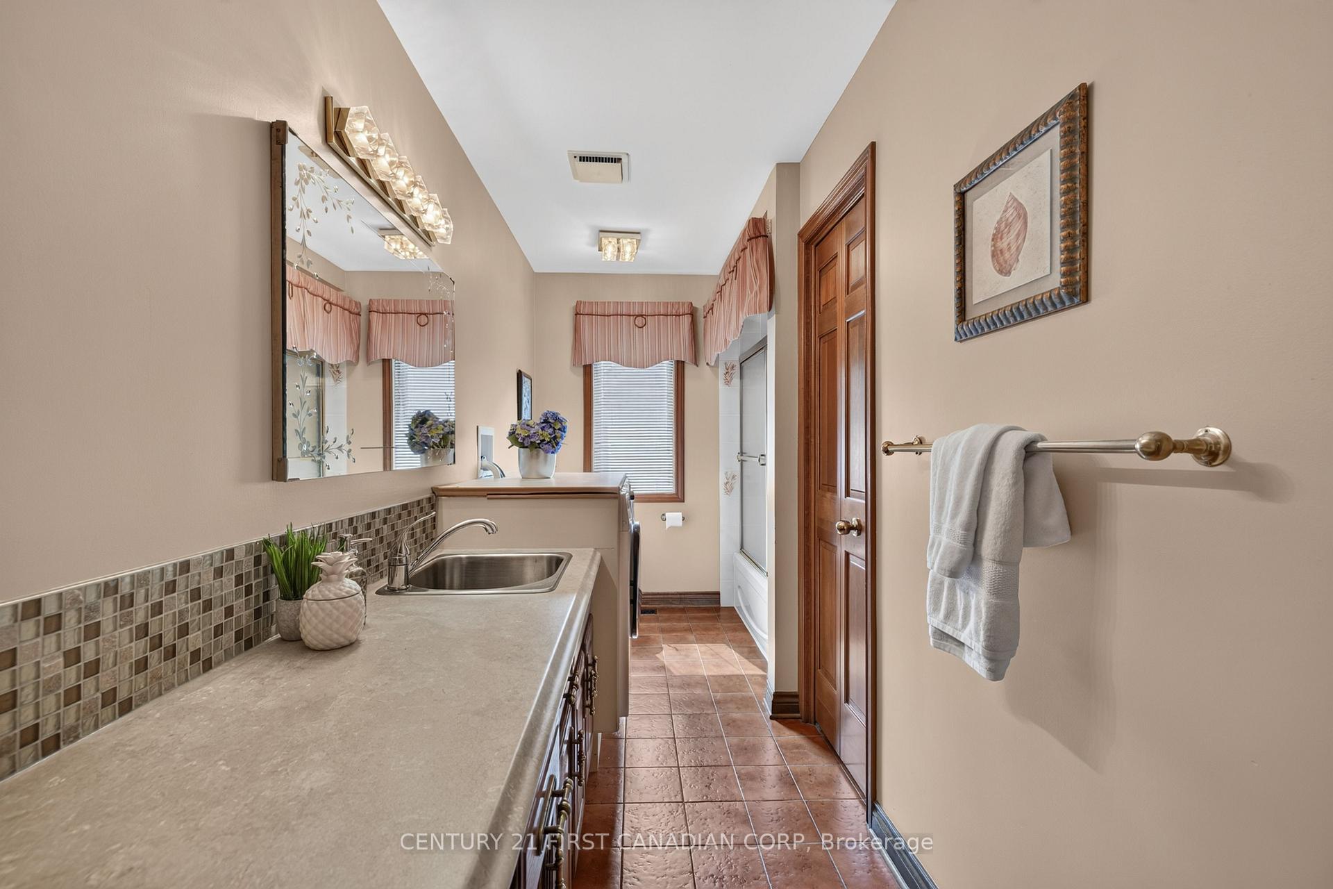 Photo 12 of 27 Stirrup Court, London, North J — HOMEH