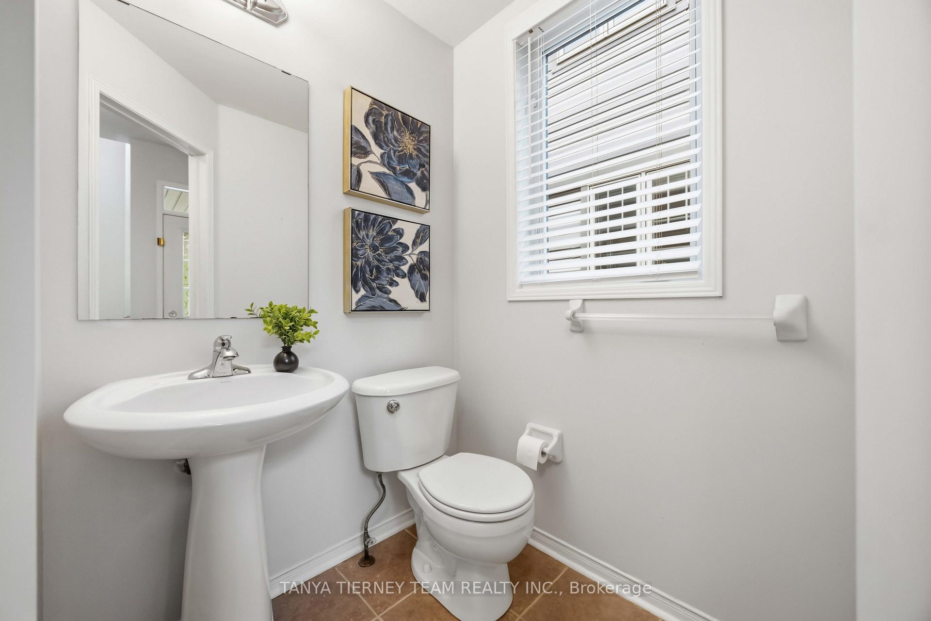Photo 11 of 75 Robert Attersley Drive E, Whitby, Taunton North — HOMEH