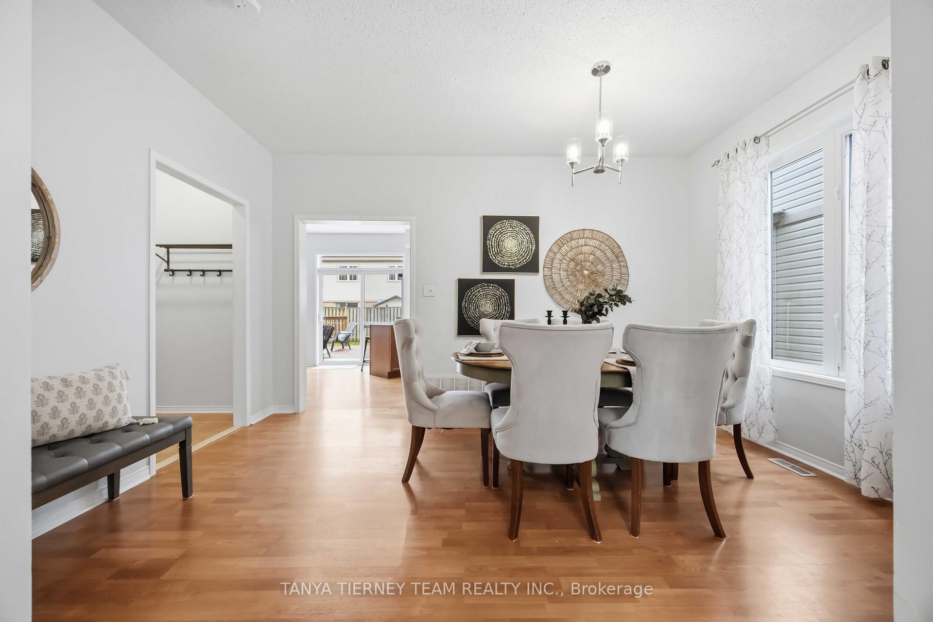 Photo 12 of 75 Robert Attersley Drive E, Whitby, Taunton North — HOMEH