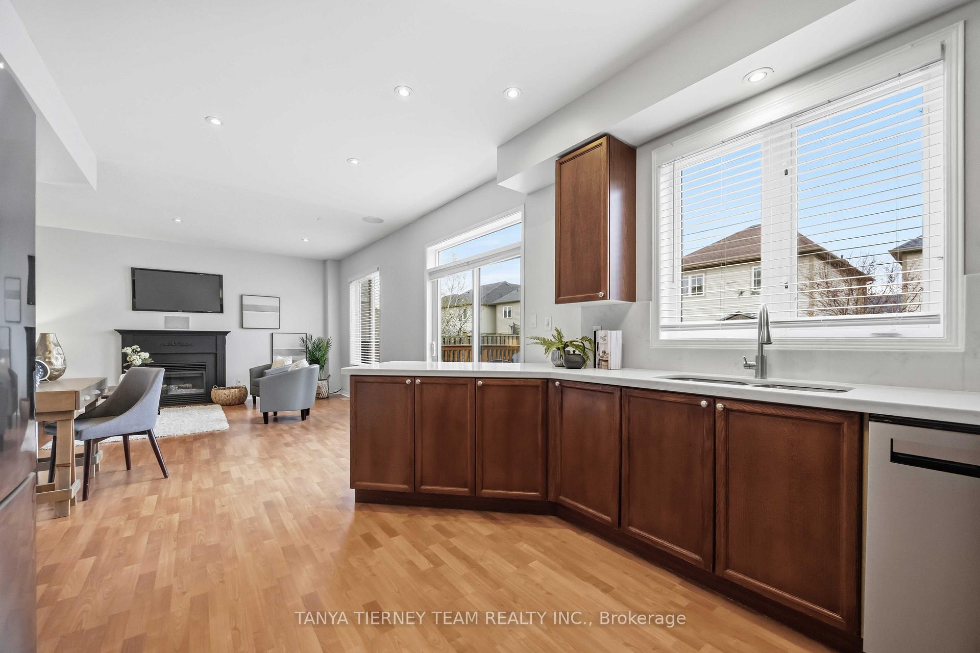 Photo 18 of 75 Robert Attersley Drive E, Whitby, Taunton North — HOMEH