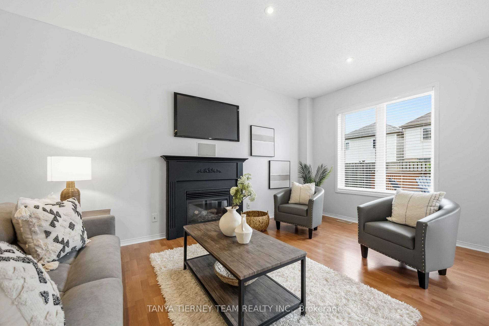 Photo 25 of 75 Robert Attersley Drive E, Whitby, Taunton North — HOMEH