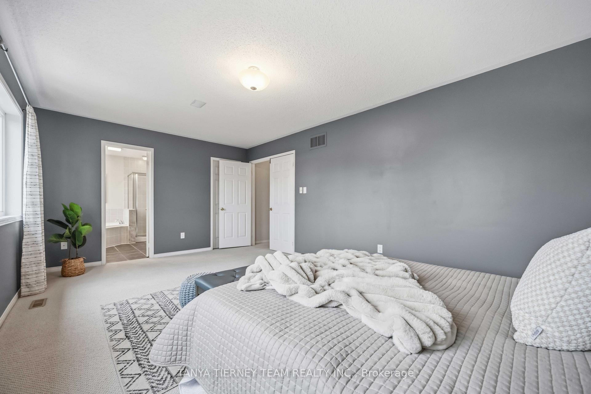 Photo 33 of 75 Robert Attersley Drive E, Whitby, Taunton North — HOMEH