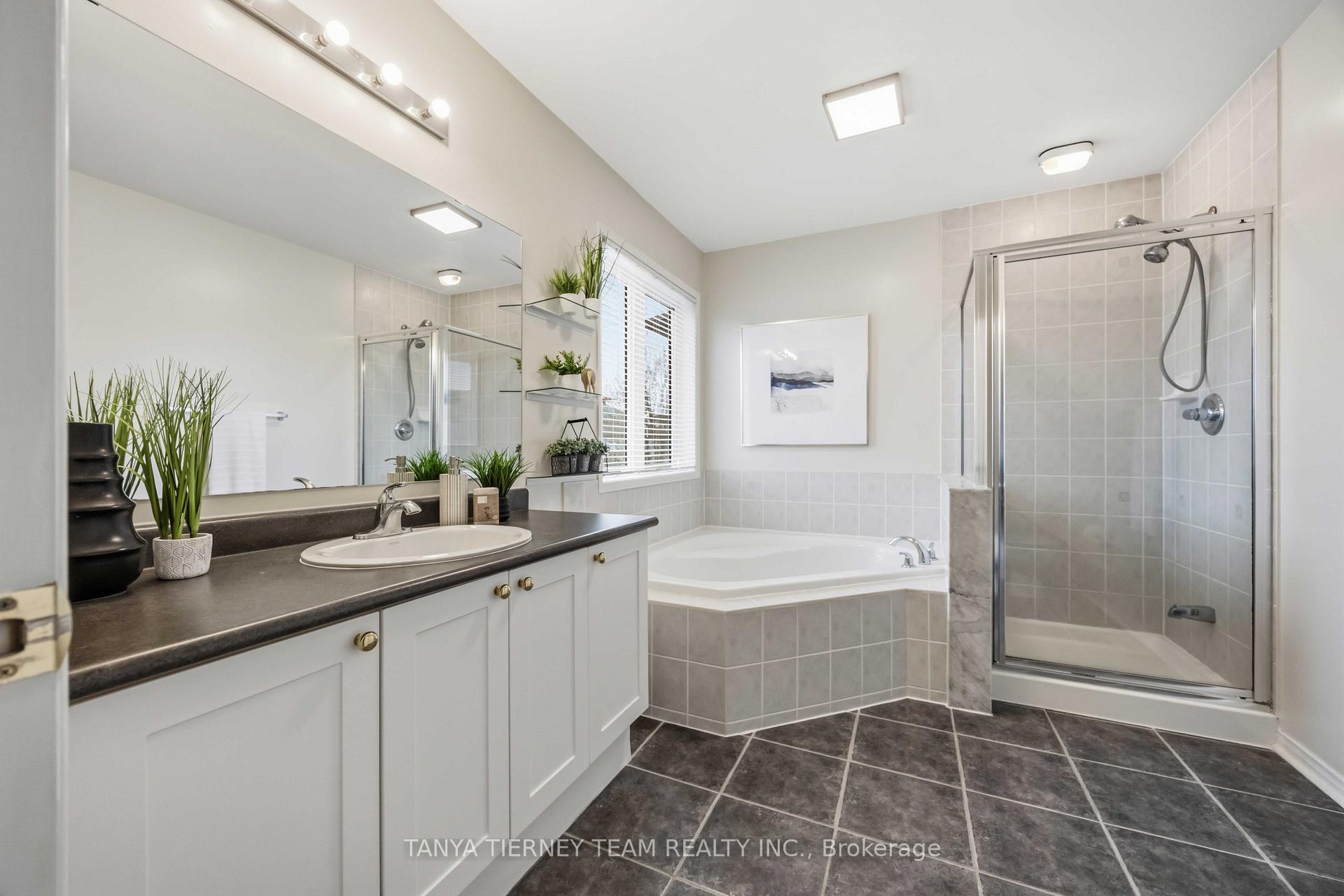 Photo 34 of 75 Robert Attersley Drive E, Whitby, Taunton North — HOMEH