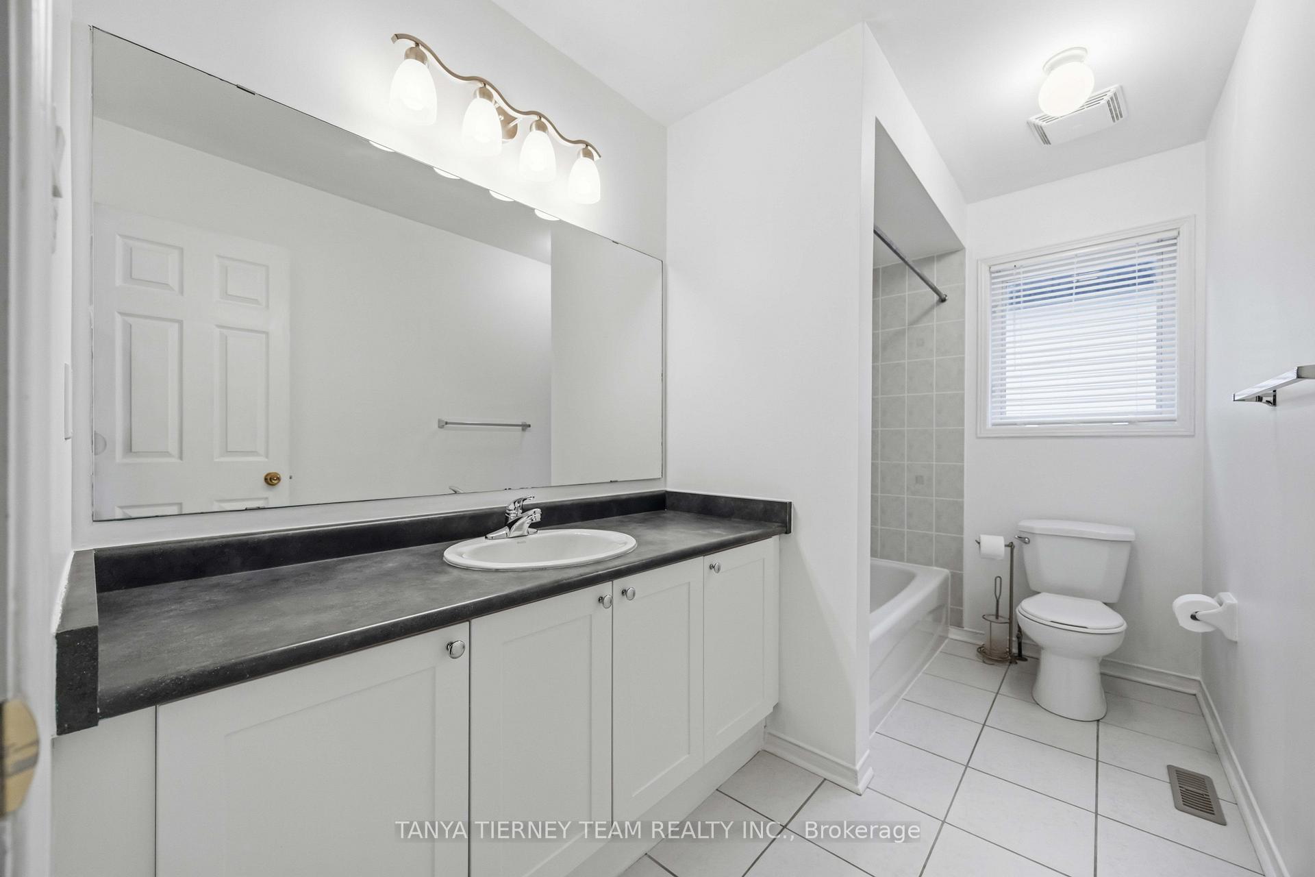 Photo 37 of 75 Robert Attersley Drive E, Whitby, Taunton North — HOMEH