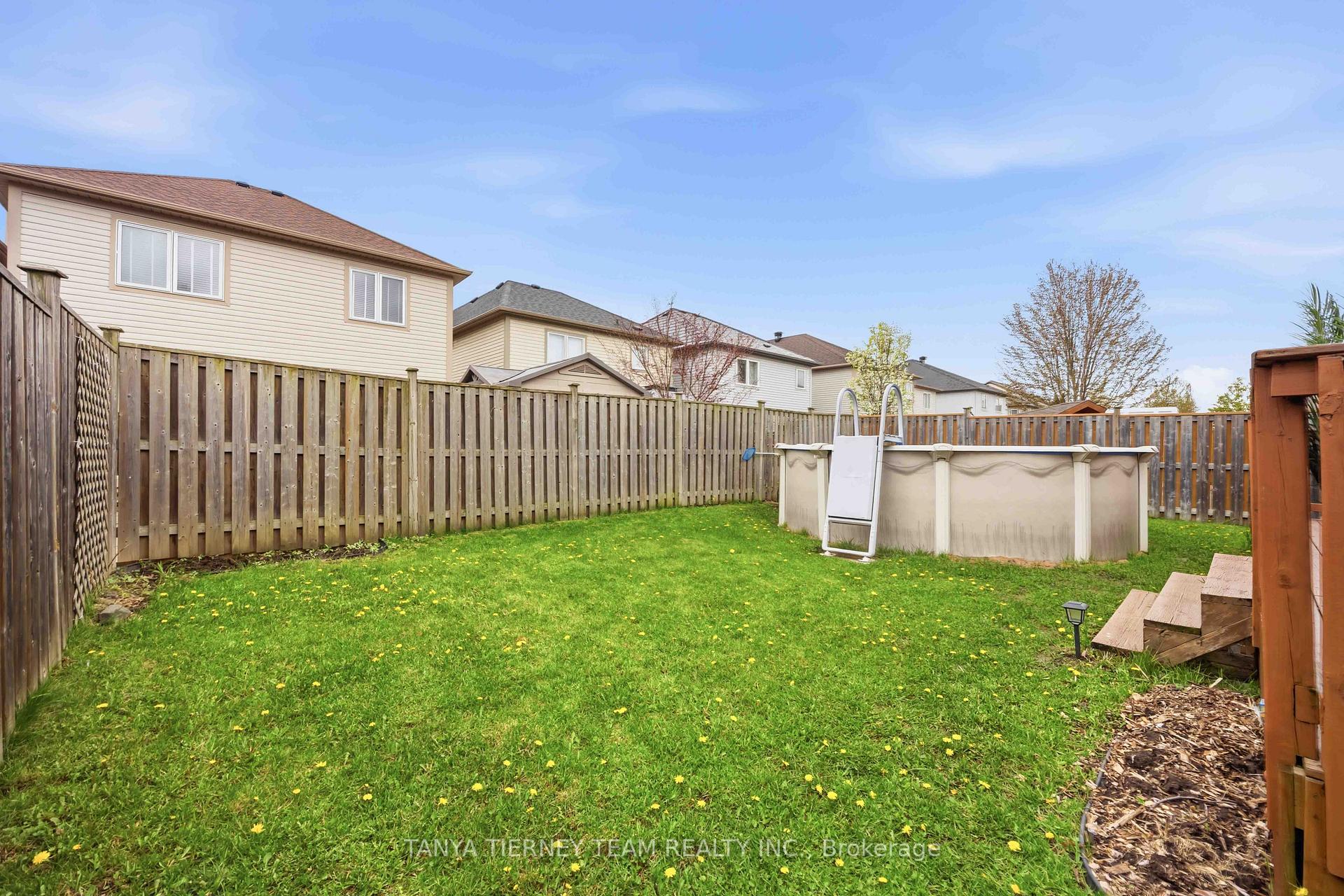 Photo 46 of 75 Robert Attersley Drive E, Whitby, Taunton North — HOMEH