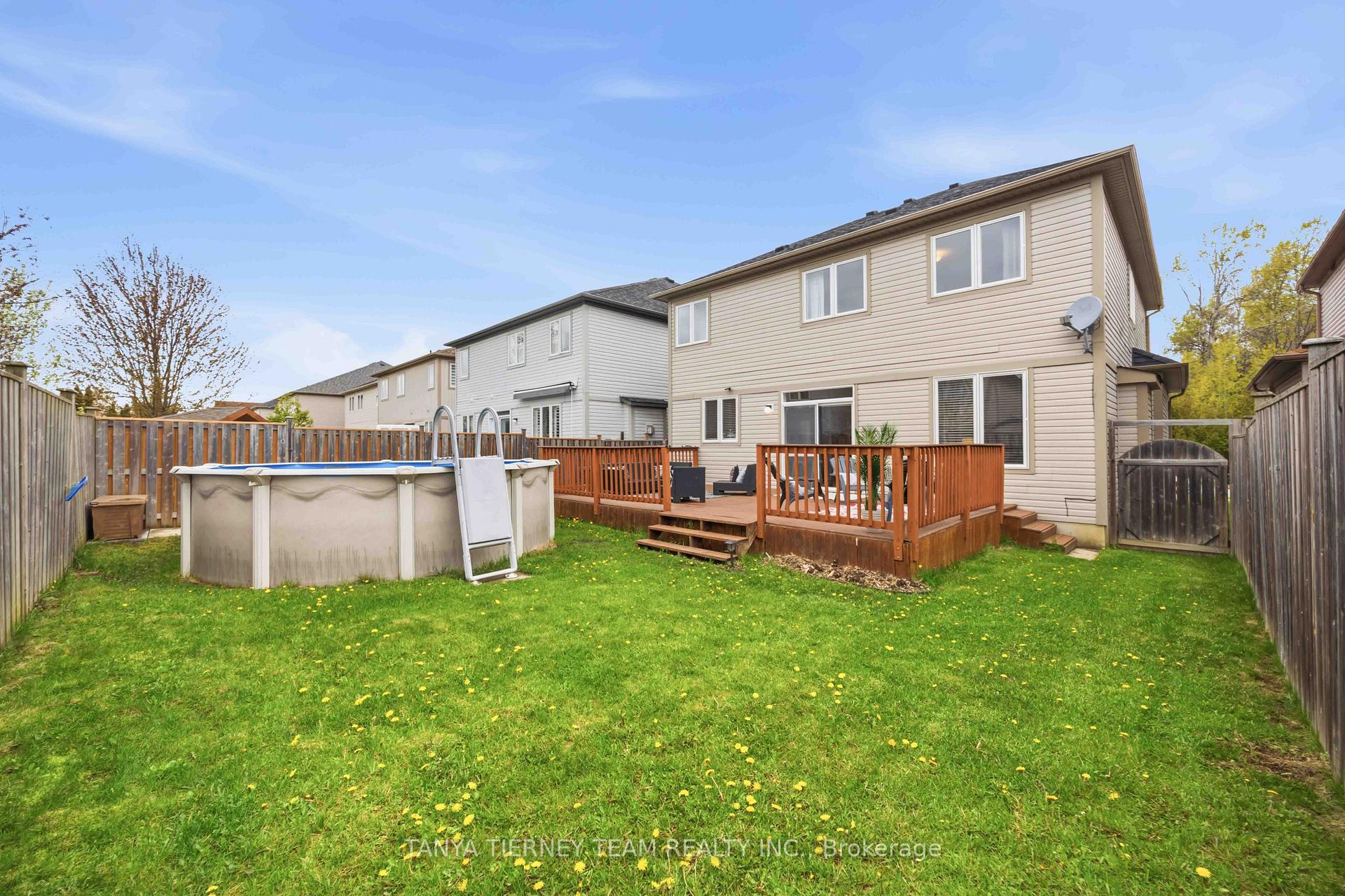 Photo 47 of 75 Robert Attersley Drive E, Whitby, Taunton North — HOMEH