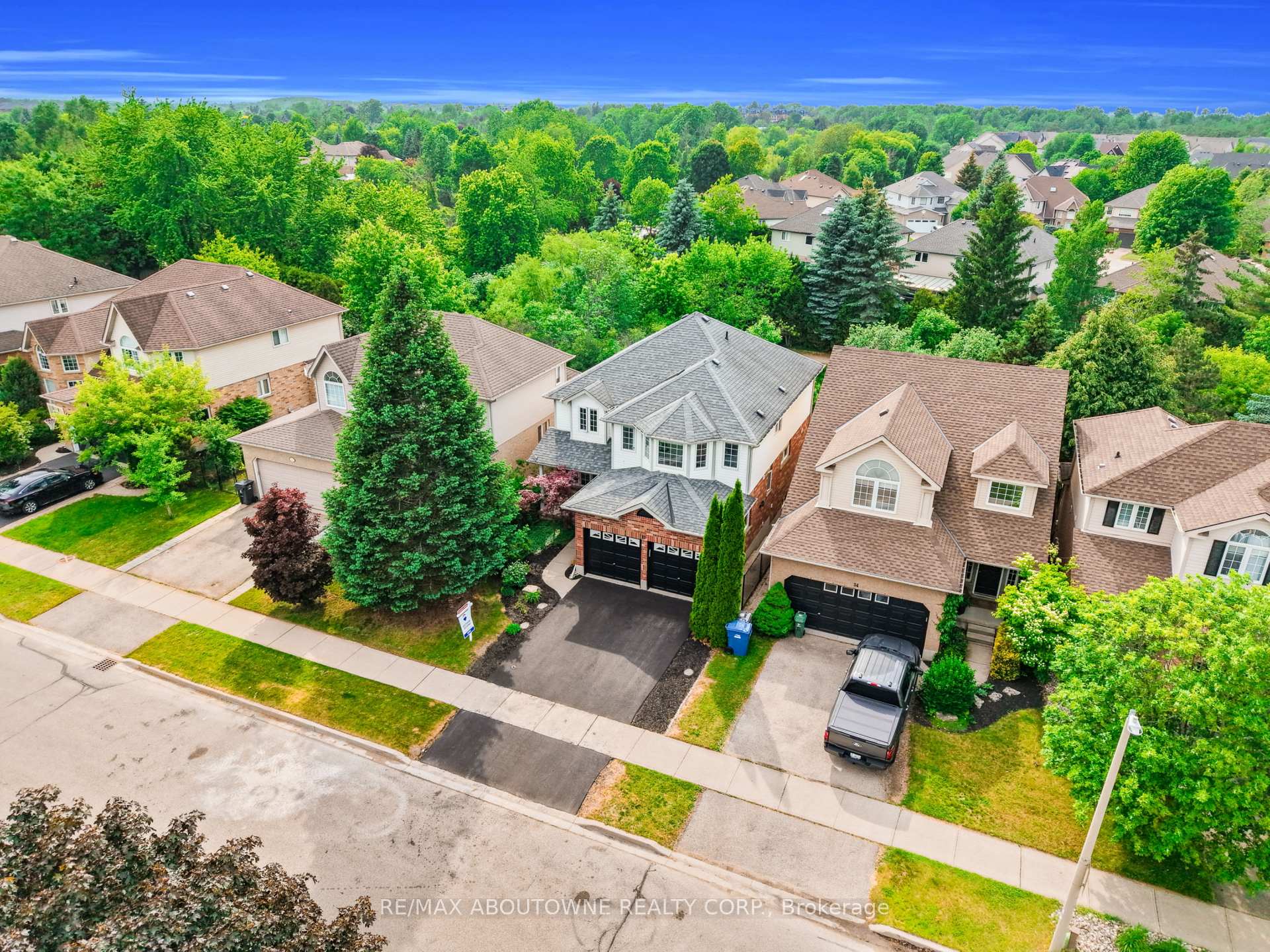 Photo 3 of 32 Jenson Boulevard, Guelph, Pineridge/Westminster Woods — HOMEH