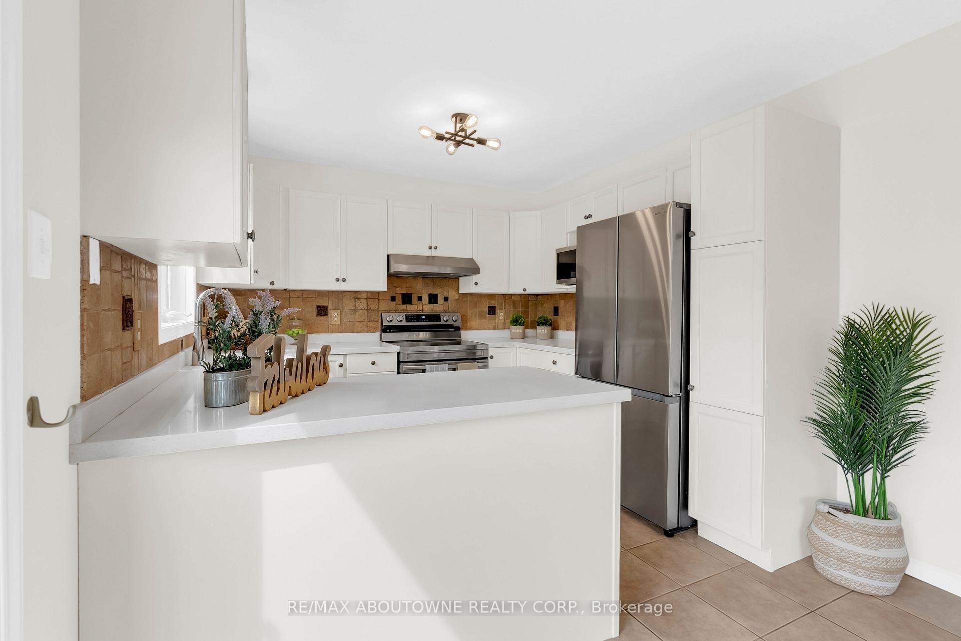 Photo 14 of 32 Jenson Boulevard, Guelph, Pineridge/Westminster Woods — HOMEH