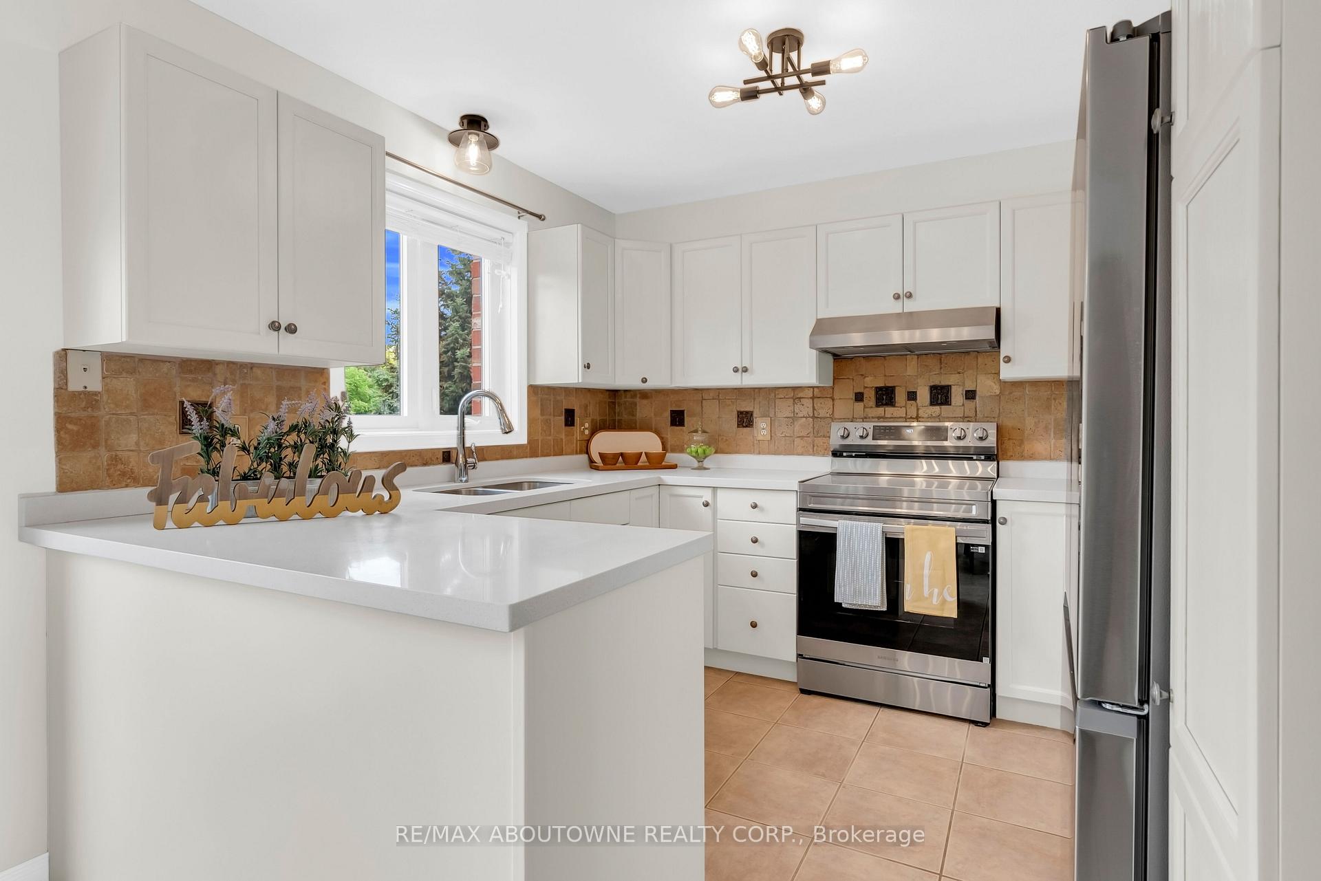 Photo 15 of 32 Jenson Boulevard, Guelph, Pineridge/Westminster Woods — HOMEH