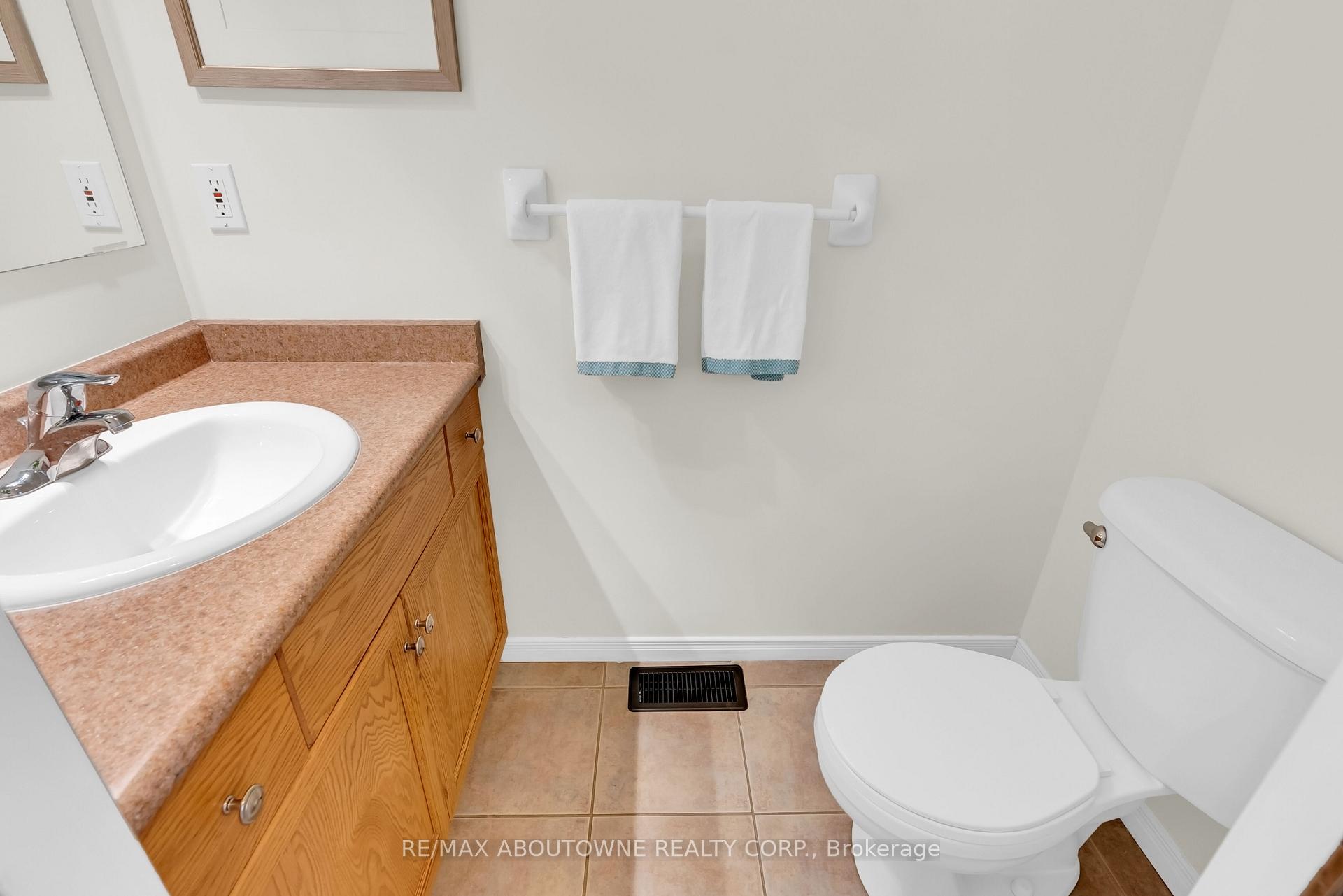 Photo 17 of 32 Jenson Boulevard, Guelph, Pineridge/Westminster Woods — HOMEH