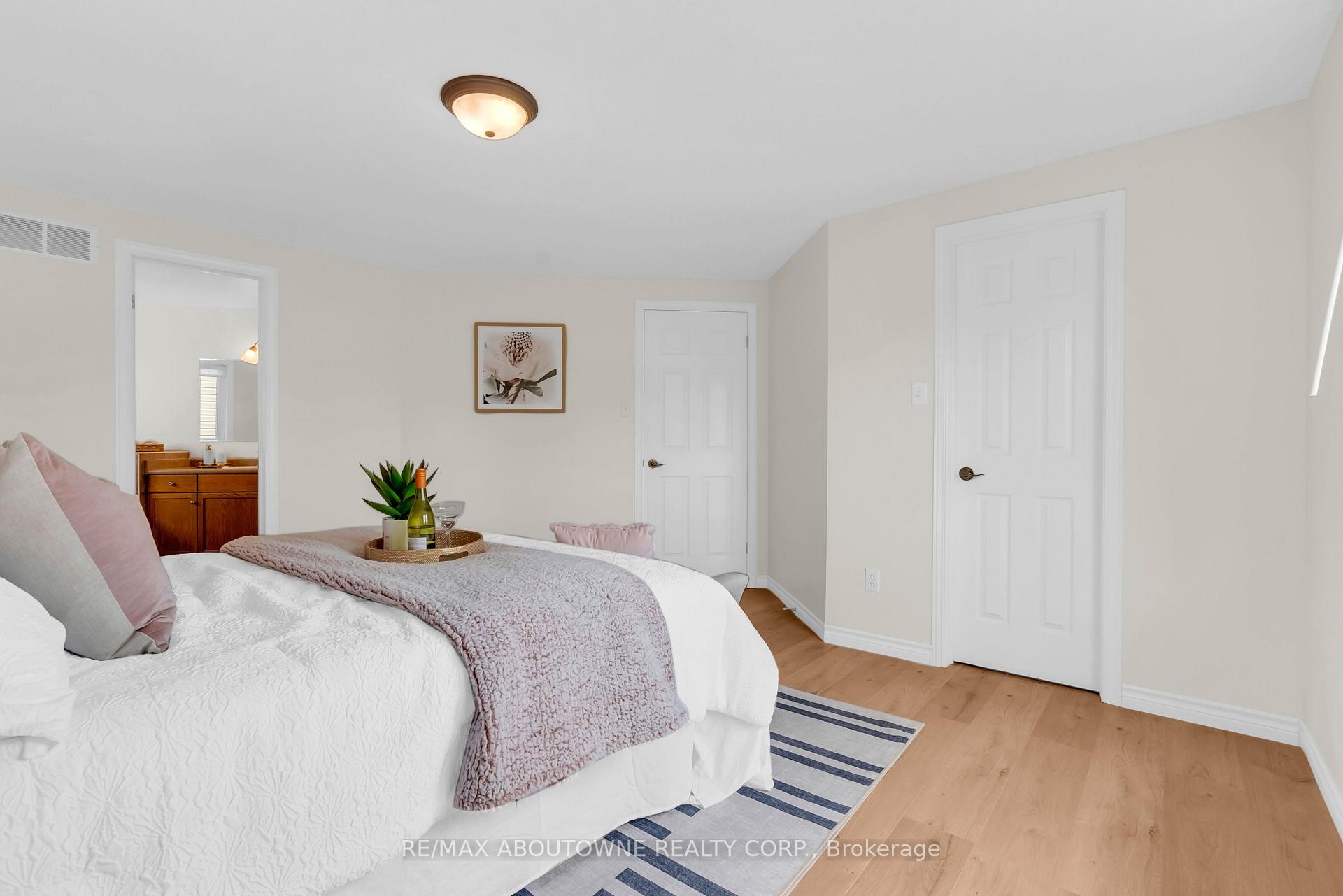 Photo 22 of 32 Jenson Boulevard, Guelph, Pineridge/Westminster Woods — HOMEH