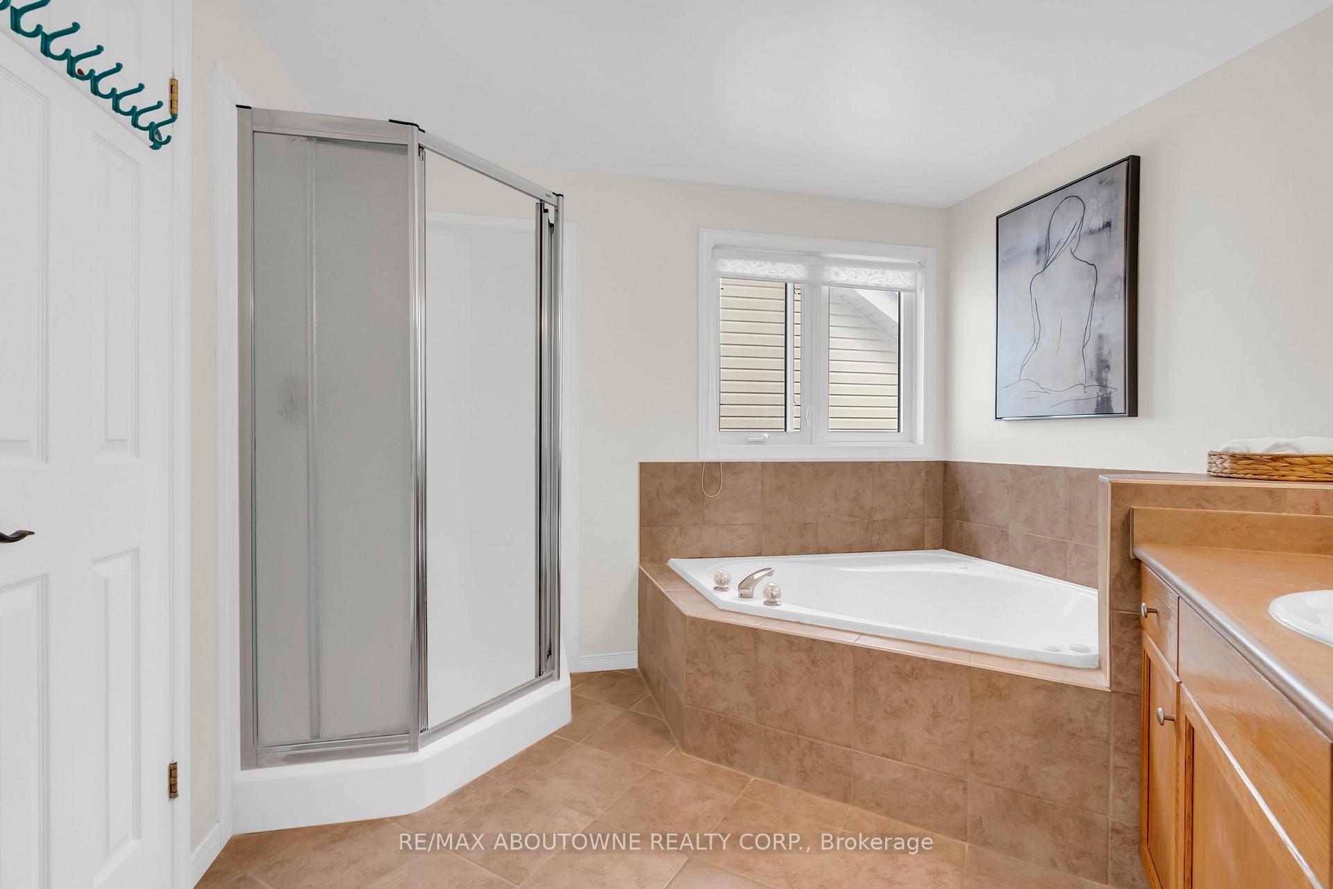 Photo 24 of 32 Jenson Boulevard, Guelph, Pineridge/Westminster Woods — HOMEH