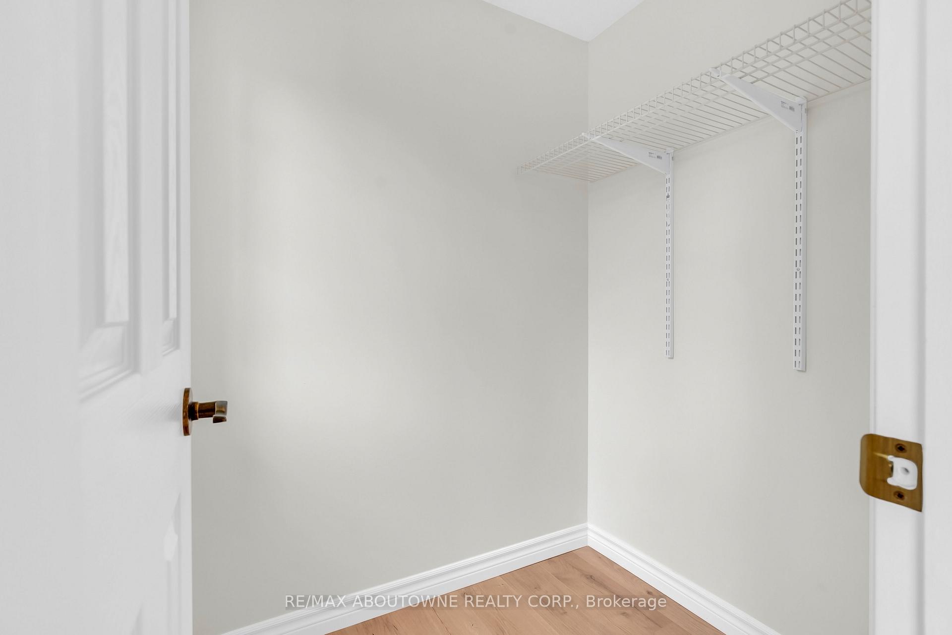 Photo 27 of 32 Jenson Boulevard, Guelph, Pineridge/Westminster Woods — HOMEH