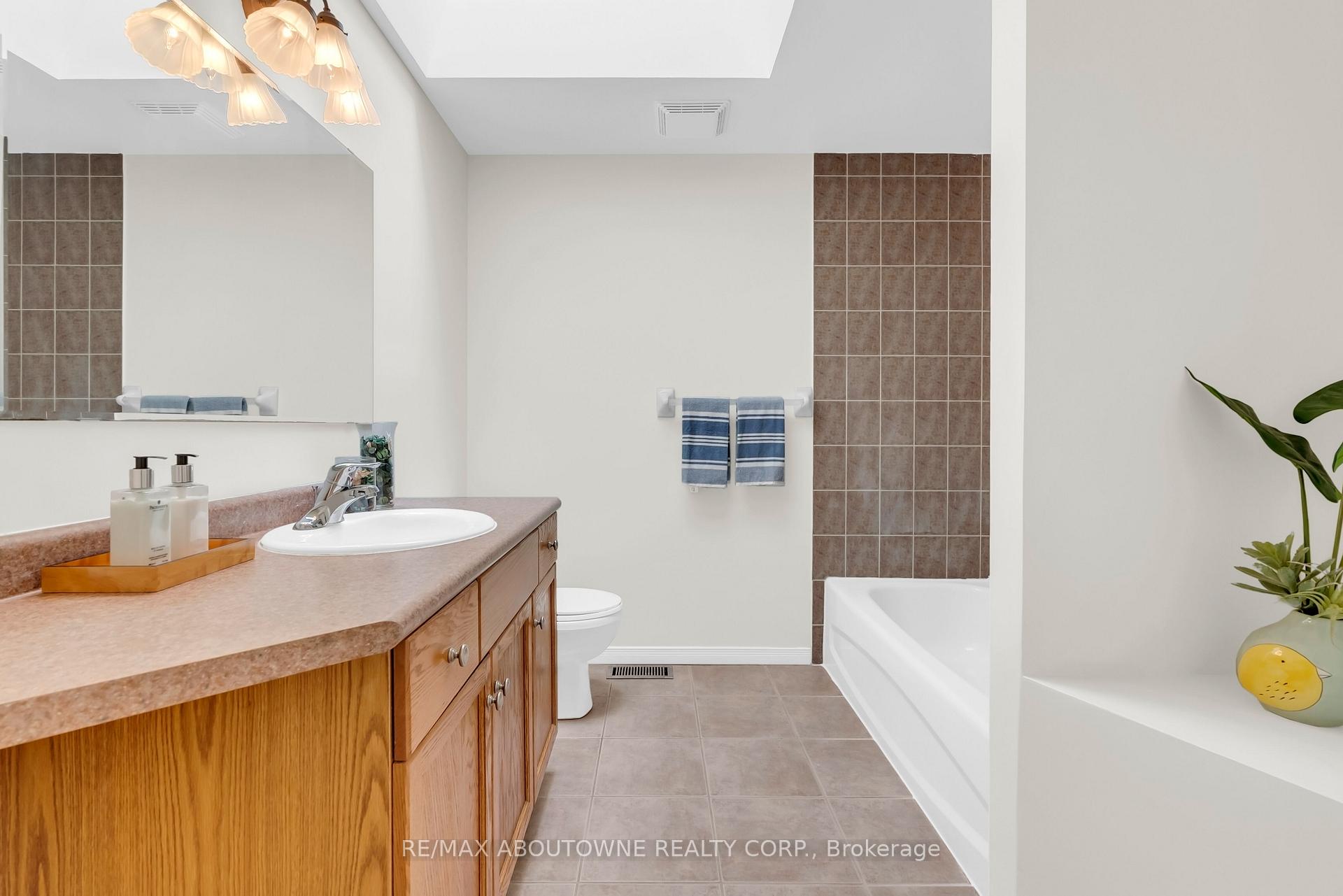 Photo 28 of 32 Jenson Boulevard, Guelph, Pineridge/Westminster Woods — HOMEH