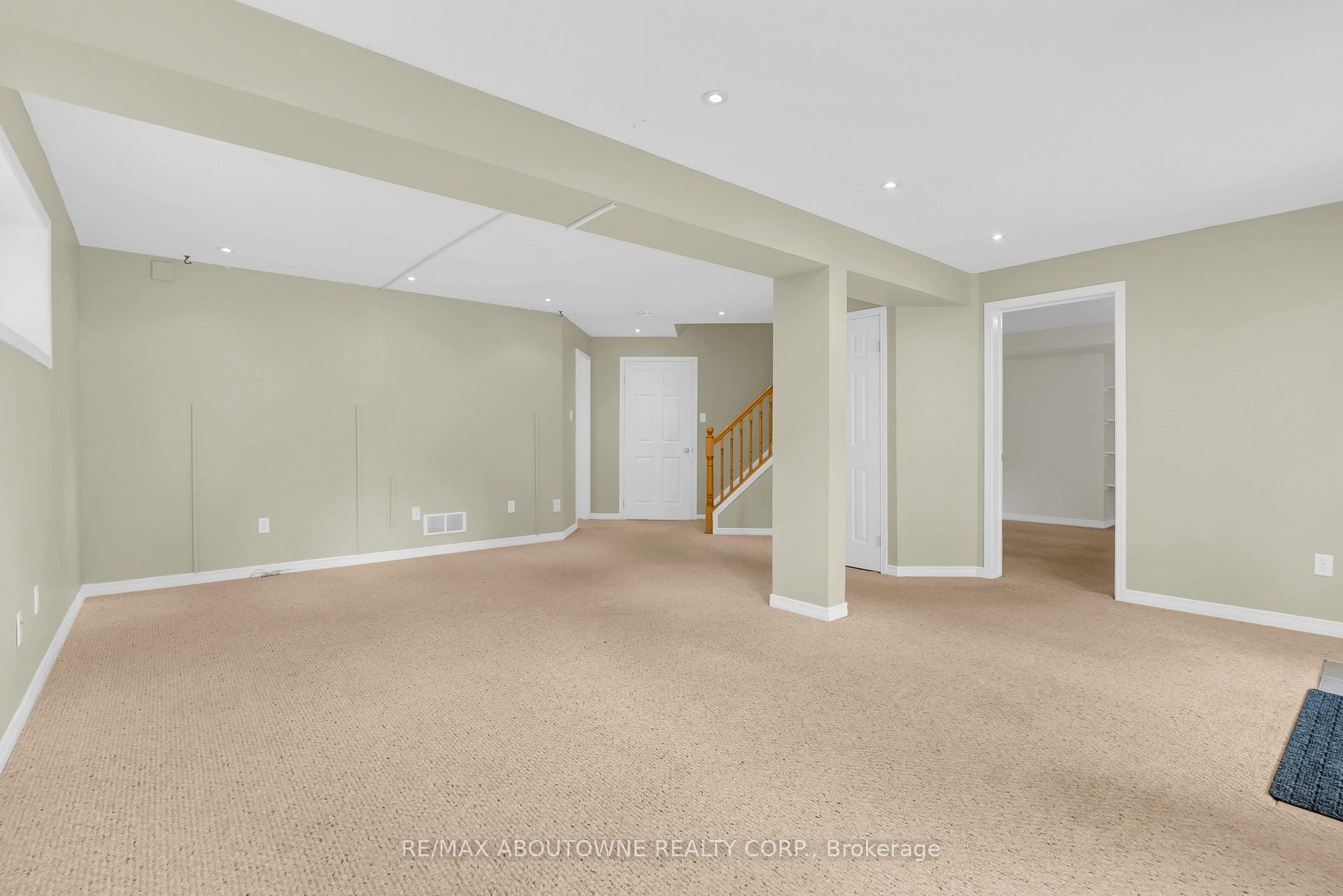 Photo 34 of 32 Jenson Boulevard, Guelph, Pineridge/Westminster Woods — HOMEH