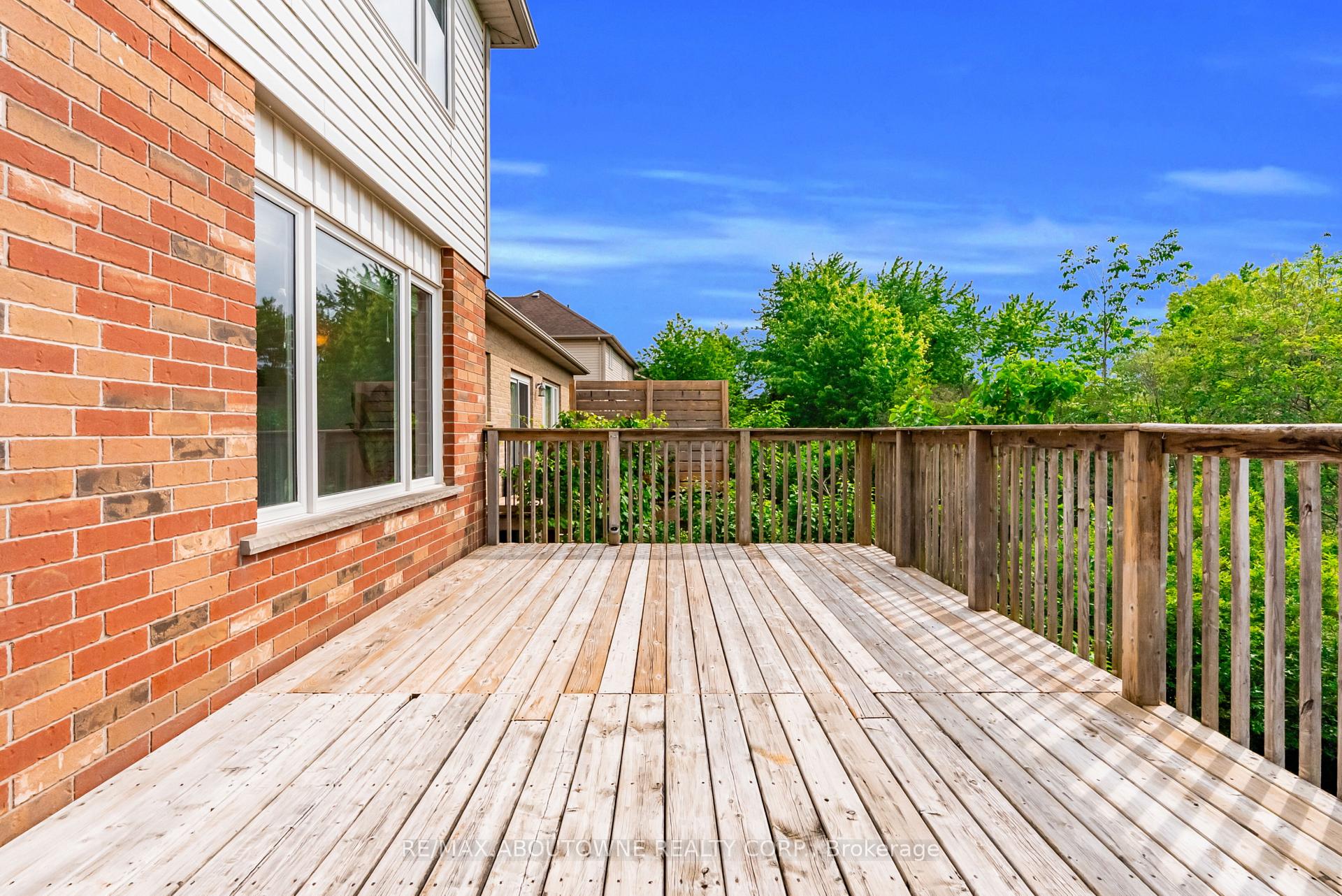Photo 38 of 32 Jenson Boulevard, Guelph, Pineridge/Westminster Woods — HOMEH