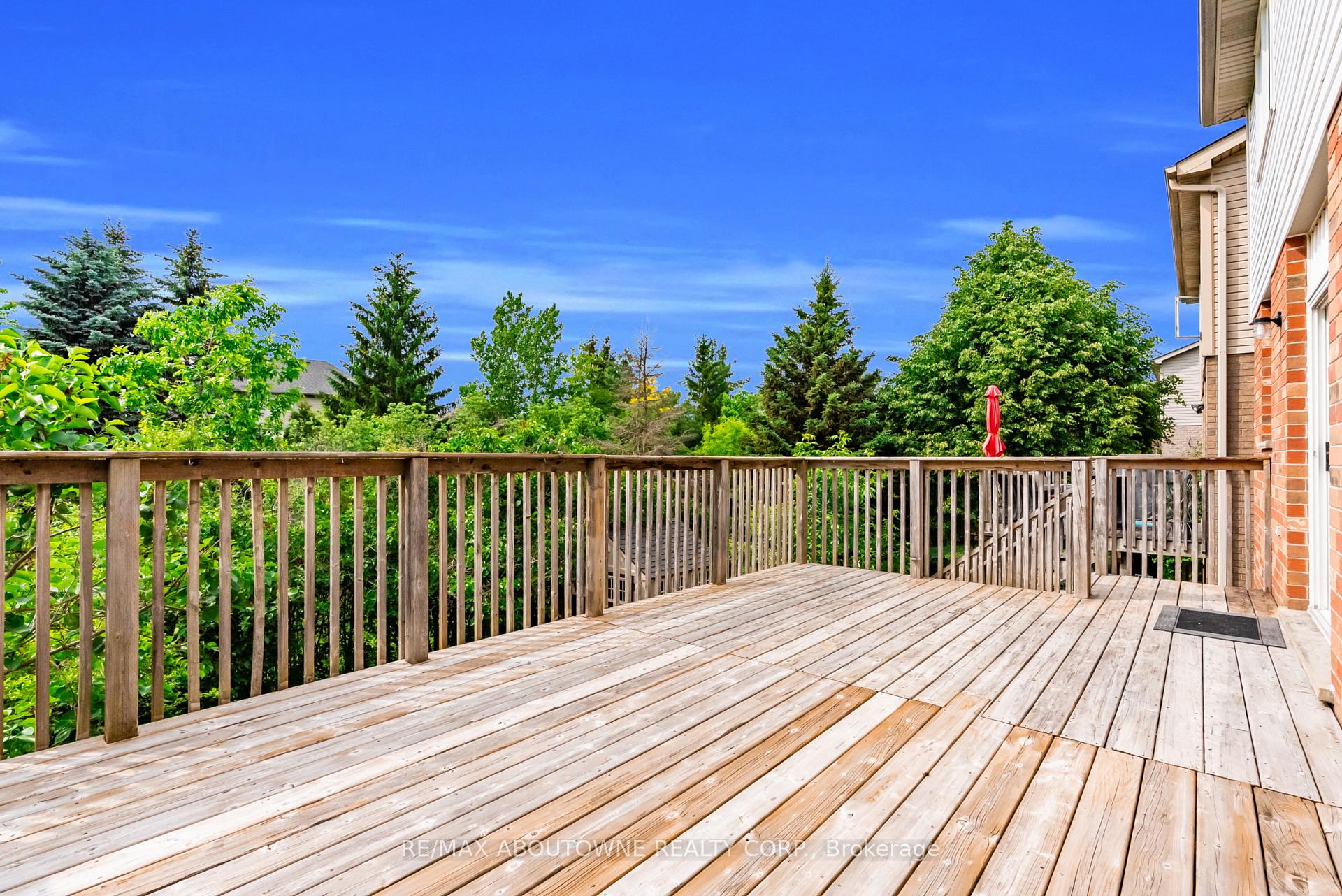 Photo 39 of 32 Jenson Boulevard, Guelph, Pineridge/Westminster Woods — HOMEH