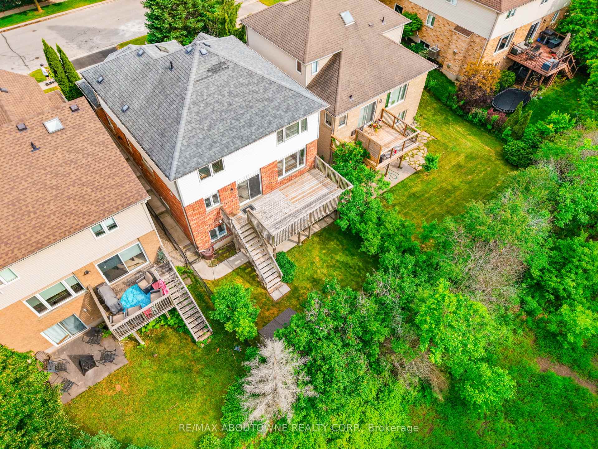 Photo 43 of 32 Jenson Boulevard, Guelph, Pineridge/Westminster Woods — HOMEH