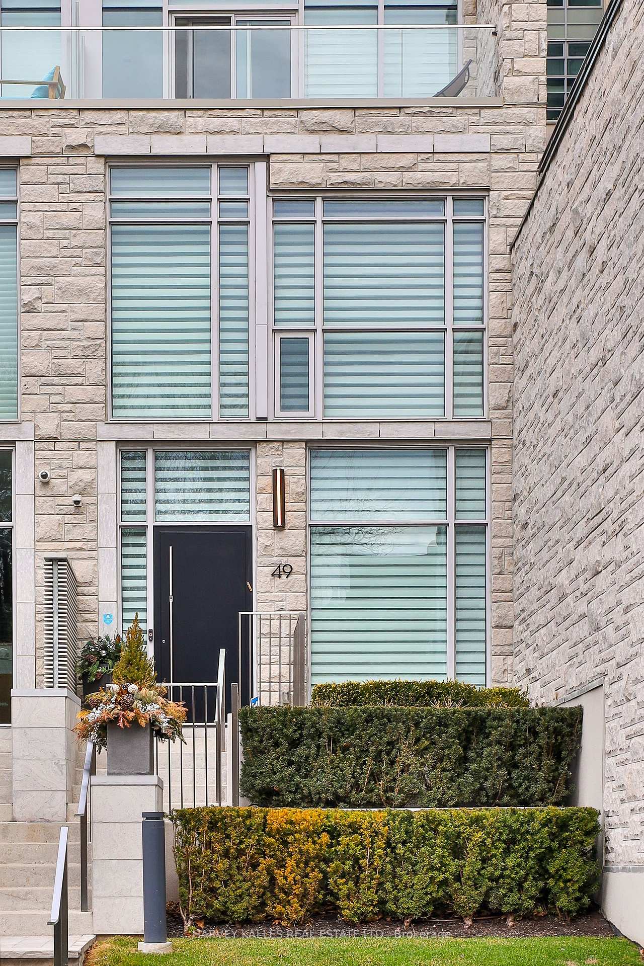 Photo 3 of 49 Foxbar Road, Toronto, Yonge-St. Clair — HOMEH