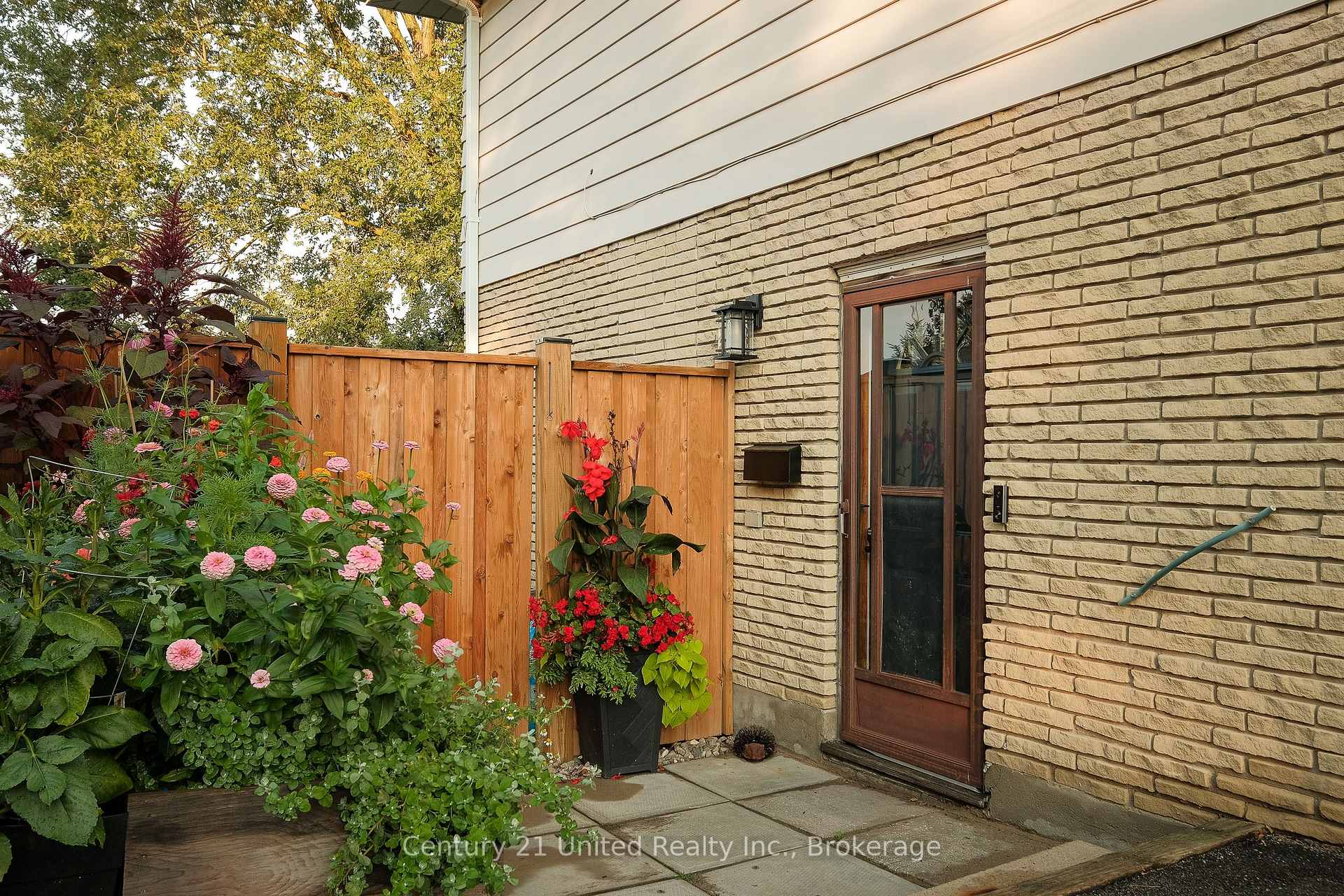 Photo 1 of 922 Webber Avenue, Peterborough, Otonabee Ward 1 — HOMEH