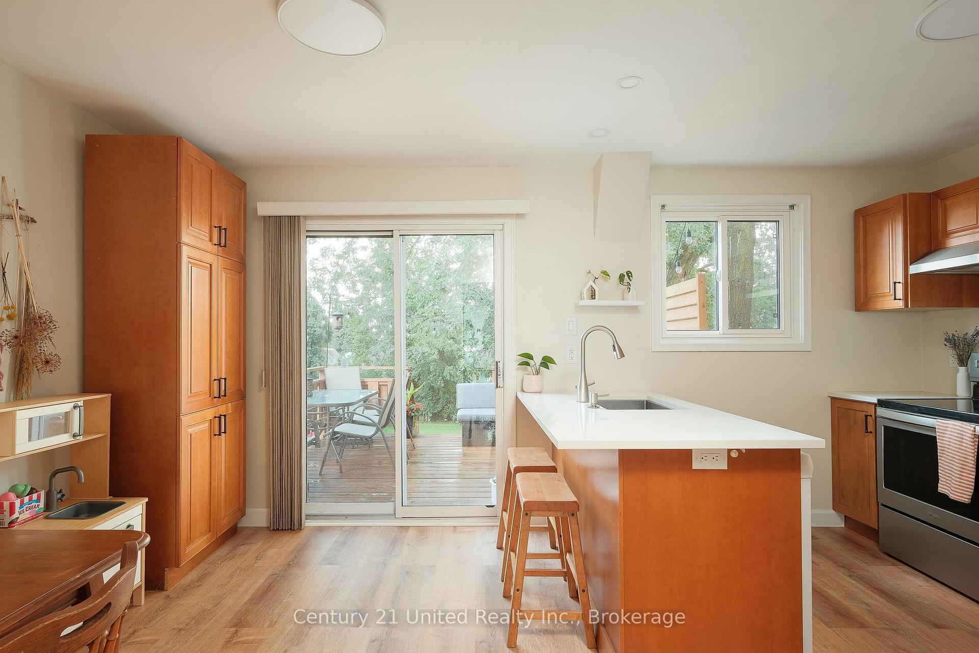 Photo 6 of 922 Webber Avenue, Peterborough, Otonabee Ward 1 — HOMEH