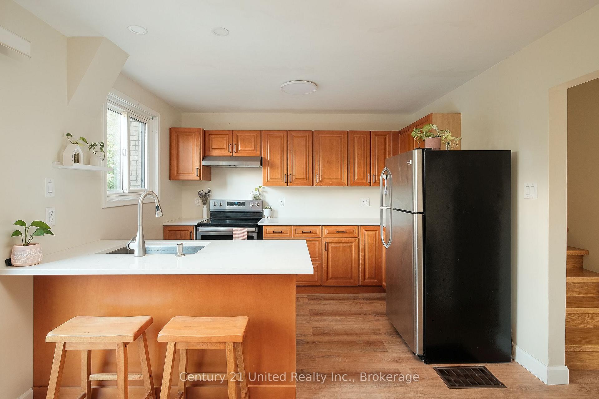 Photo 7 of 922 Webber Avenue, Peterborough, Otonabee Ward 1 — HOMEH
