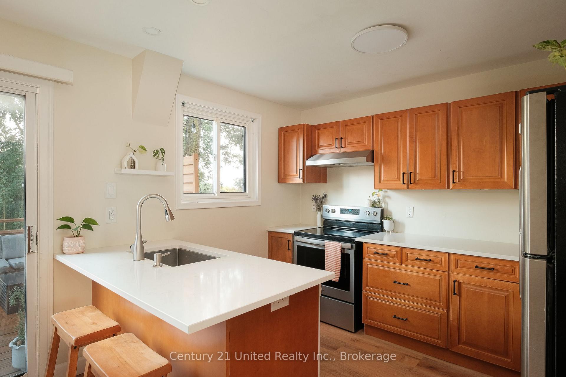 Photo 8 of 922 Webber Avenue, Peterborough, Otonabee Ward 1 — HOMEH