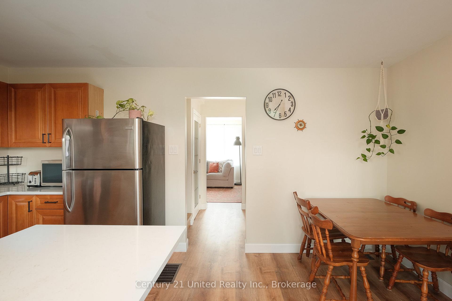 Photo 10 of 922 Webber Avenue, Peterborough, Otonabee Ward 1 — HOMEH