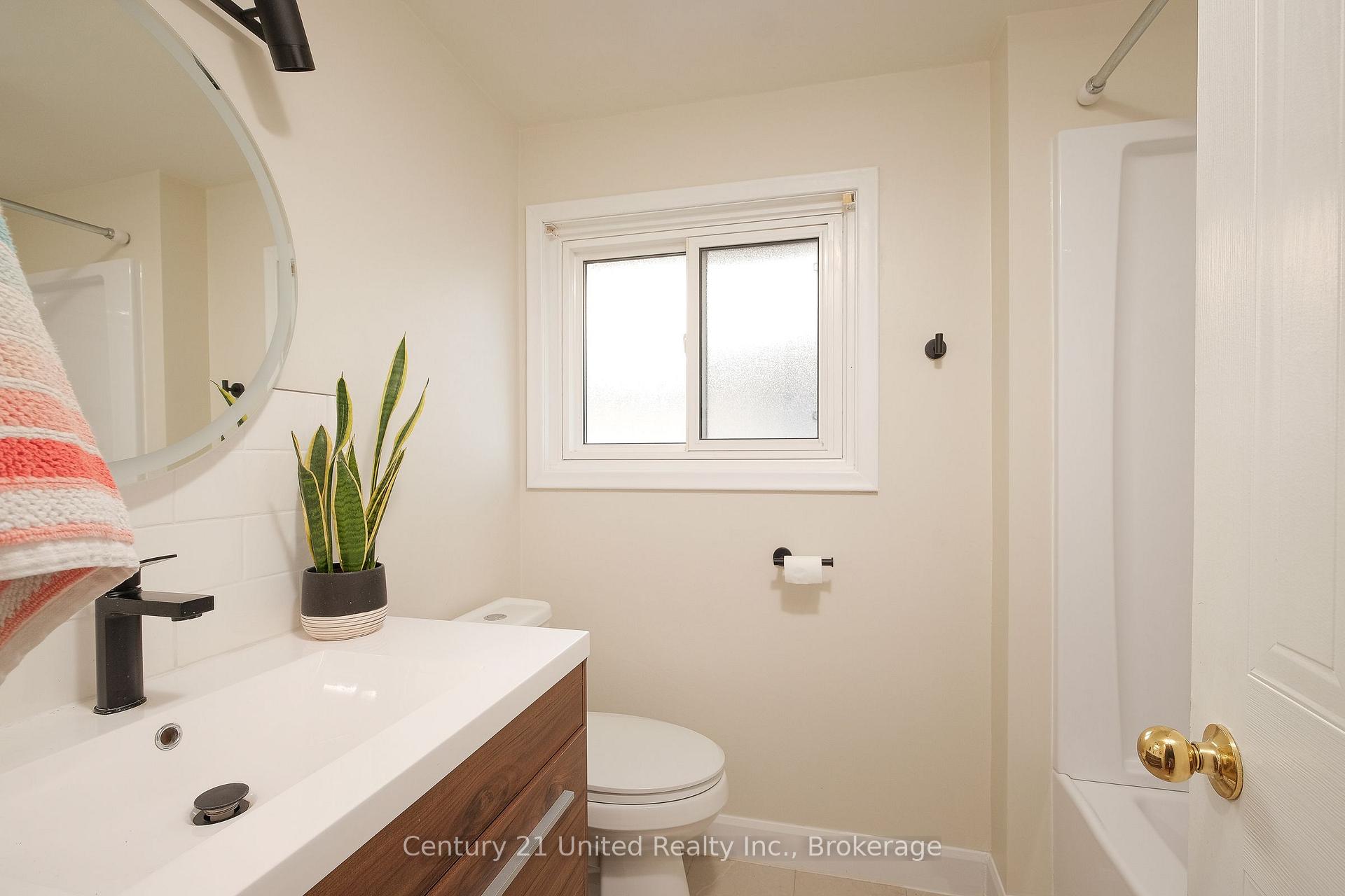 Photo 13 of 922 Webber Avenue, Peterborough, Otonabee Ward 1 — HOMEH