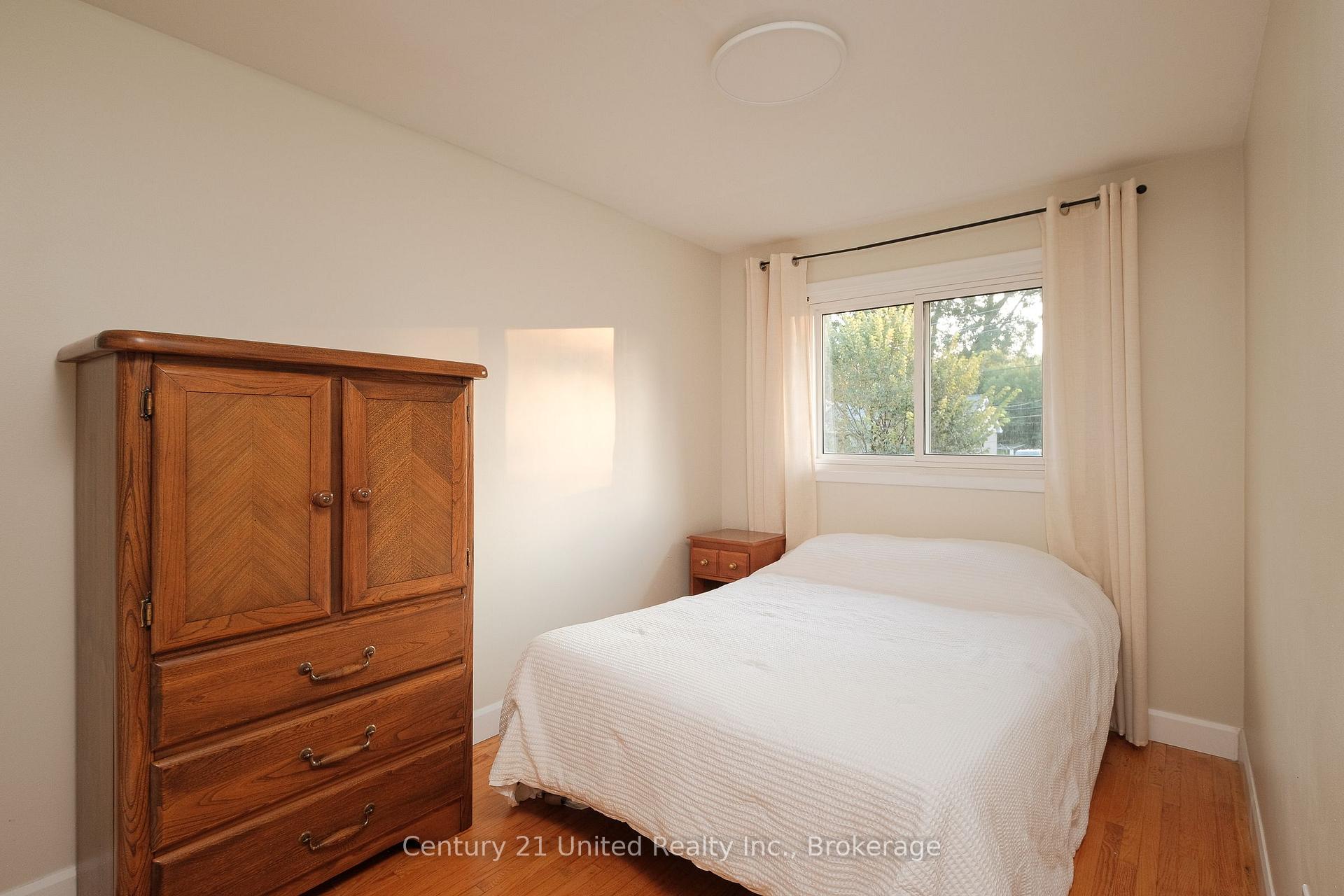 Photo 14 of 922 Webber Avenue, Peterborough, Otonabee Ward 1 — HOMEH