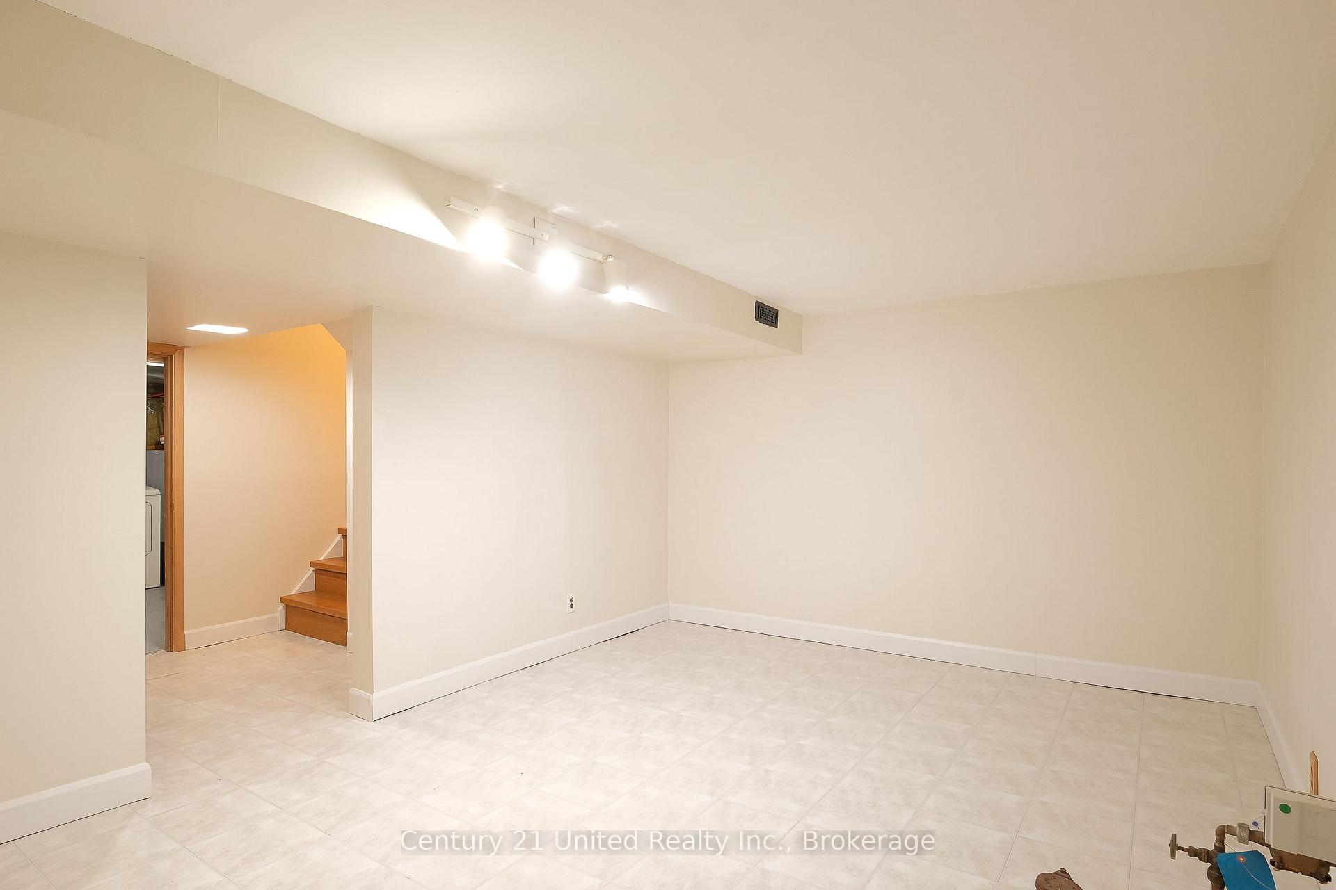 Photo 18 of 922 Webber Avenue, Peterborough, Otonabee Ward 1 — HOMEH