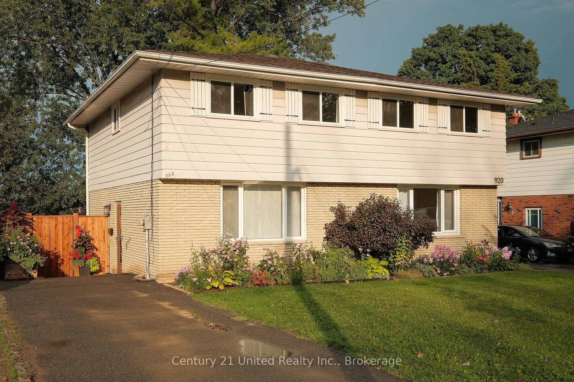 Photo 2 of 922 Webber Avenue, Peterborough, Otonabee Ward 1 — HOMEH