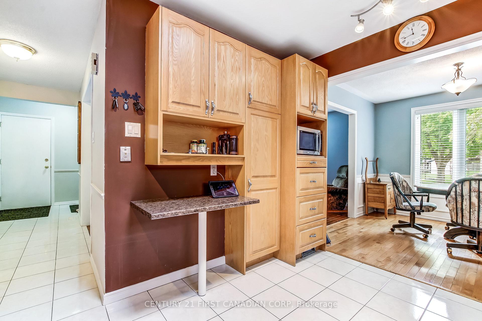 Photo 11 of 74 Winding Way Crescent, London, North F — HOMEH