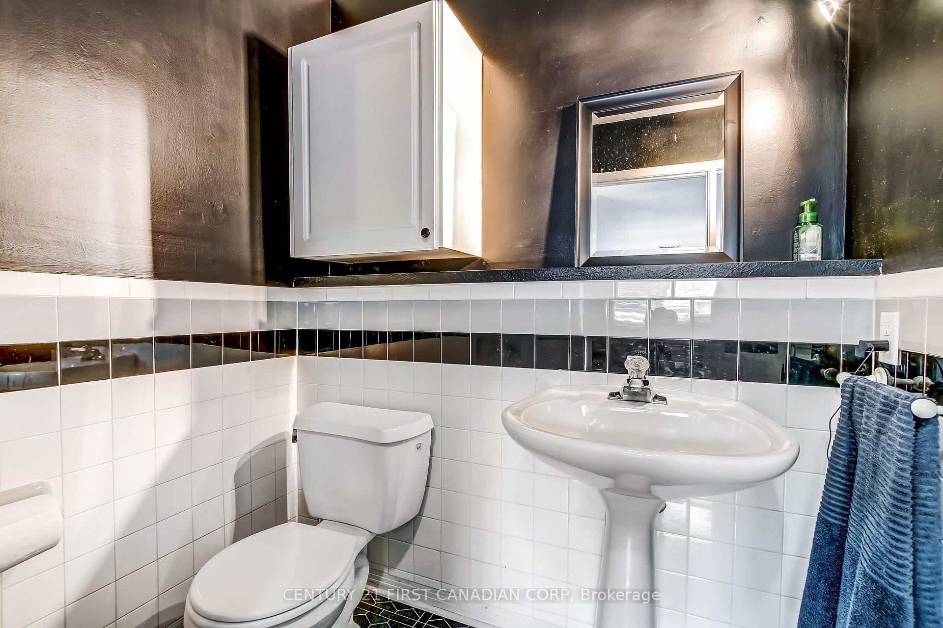 Photo 21 of 74 Winding Way Crescent, London, North F — HOMEH